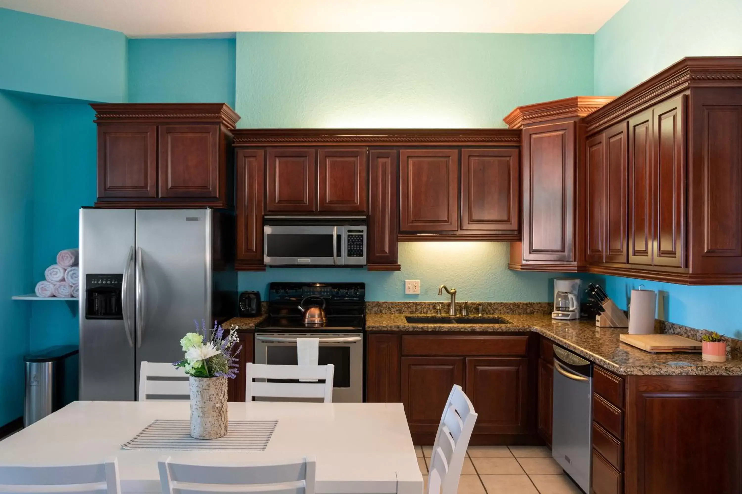 Kitchen or kitchenette, Kitchen/Kitchenette in Grassy Flats Resort & Beach Club