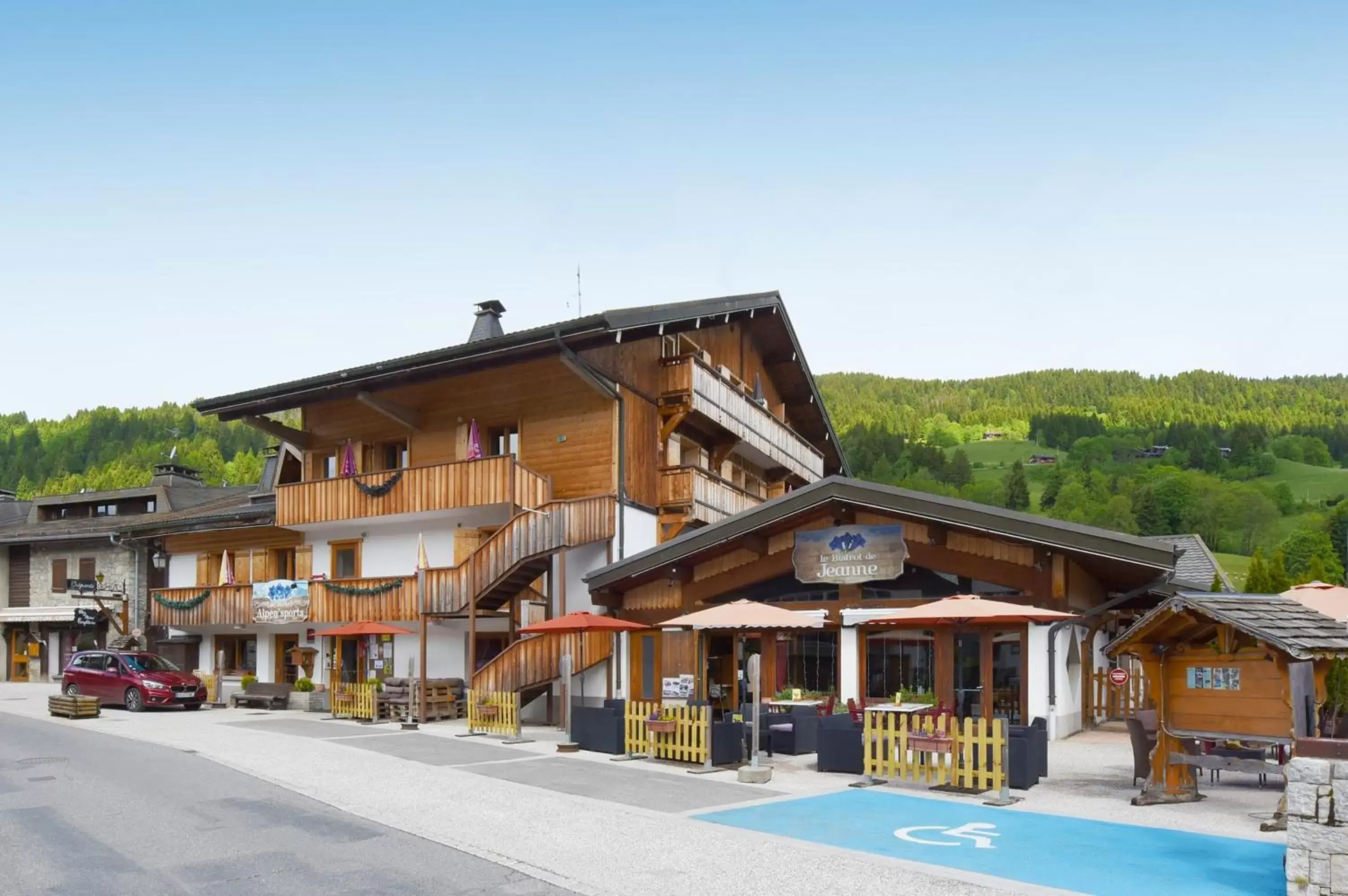 Property Building in Loc'Hotel Alpen Sports