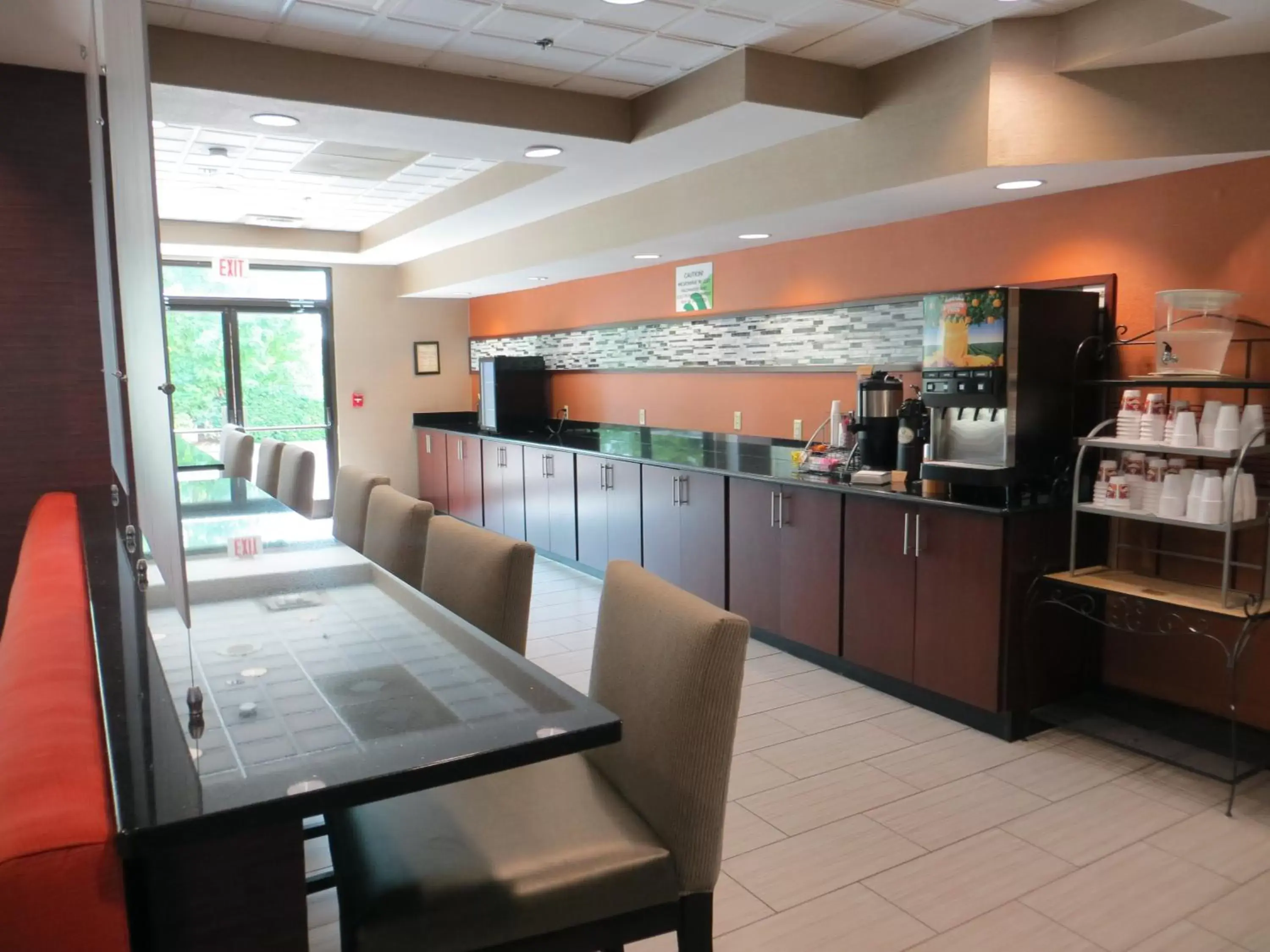 Continental breakfast, Restaurant/Places to Eat in Country Inn & Suites by Radisson, Wolfchase-Memphis, TN