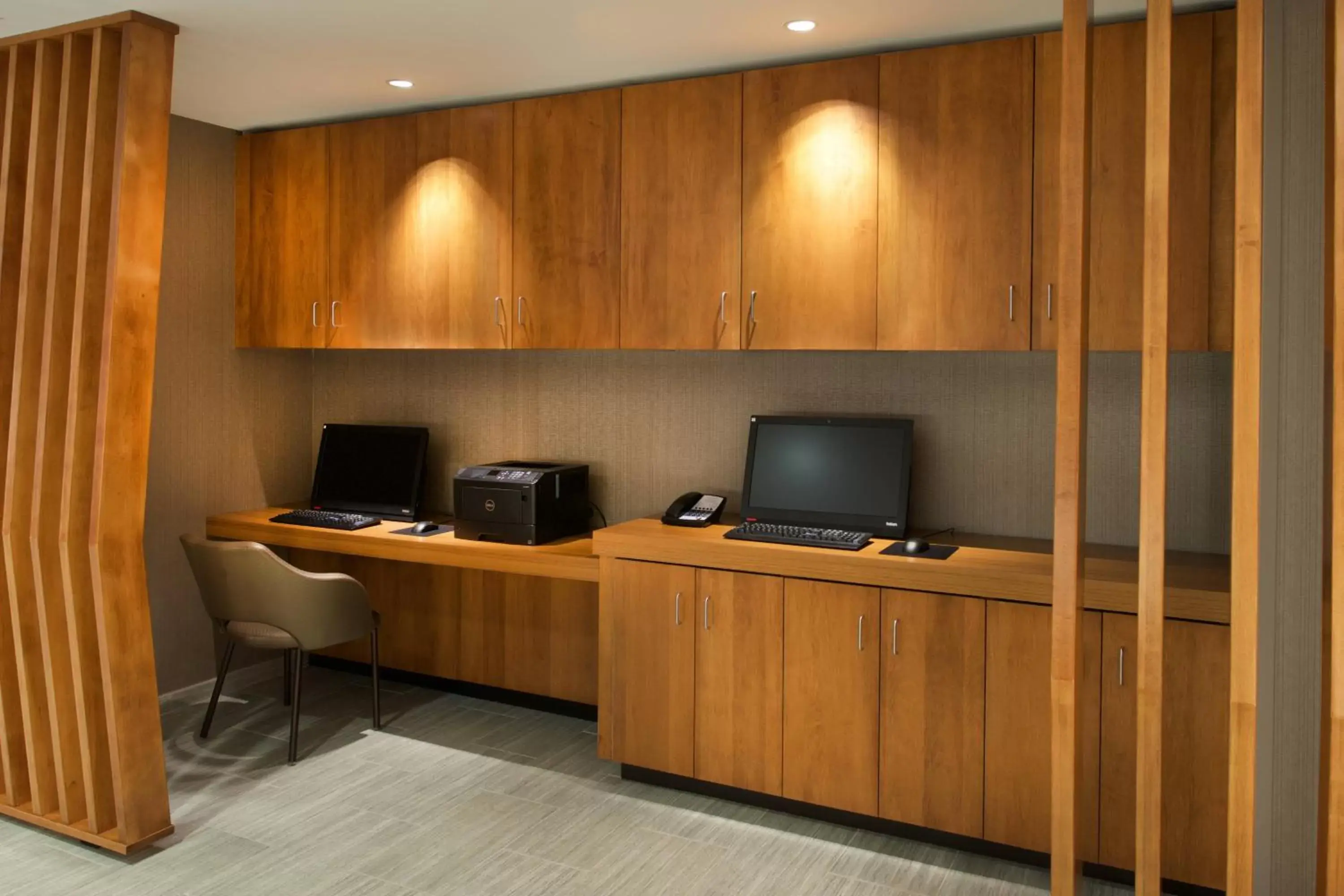 Business facilities, TV/Entertainment Center in SpringHill Suites by Marriott Seattle Issaquah