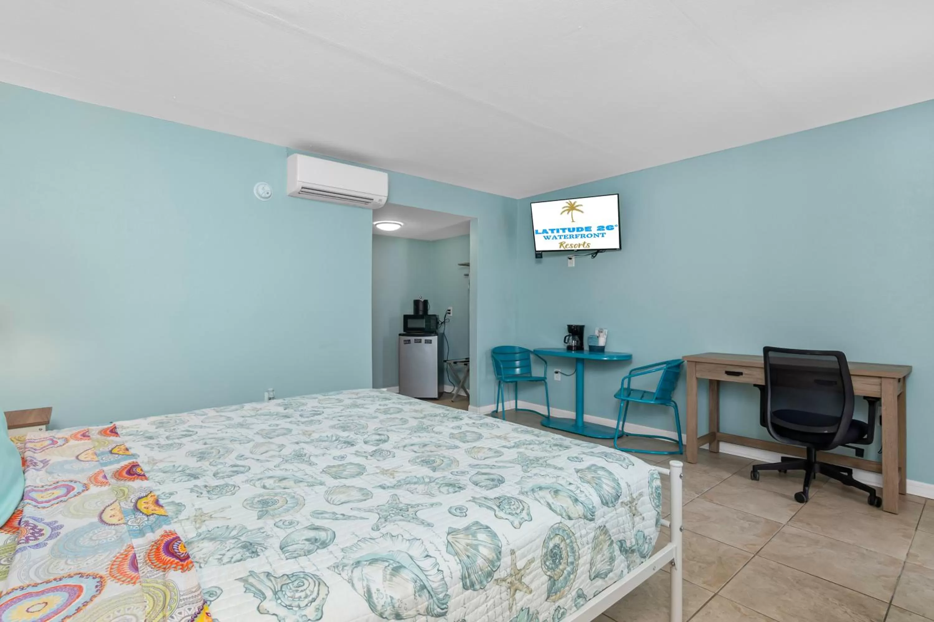 TV and multimedia, Bed in Latitude 26 Waterfront Resort and Marina