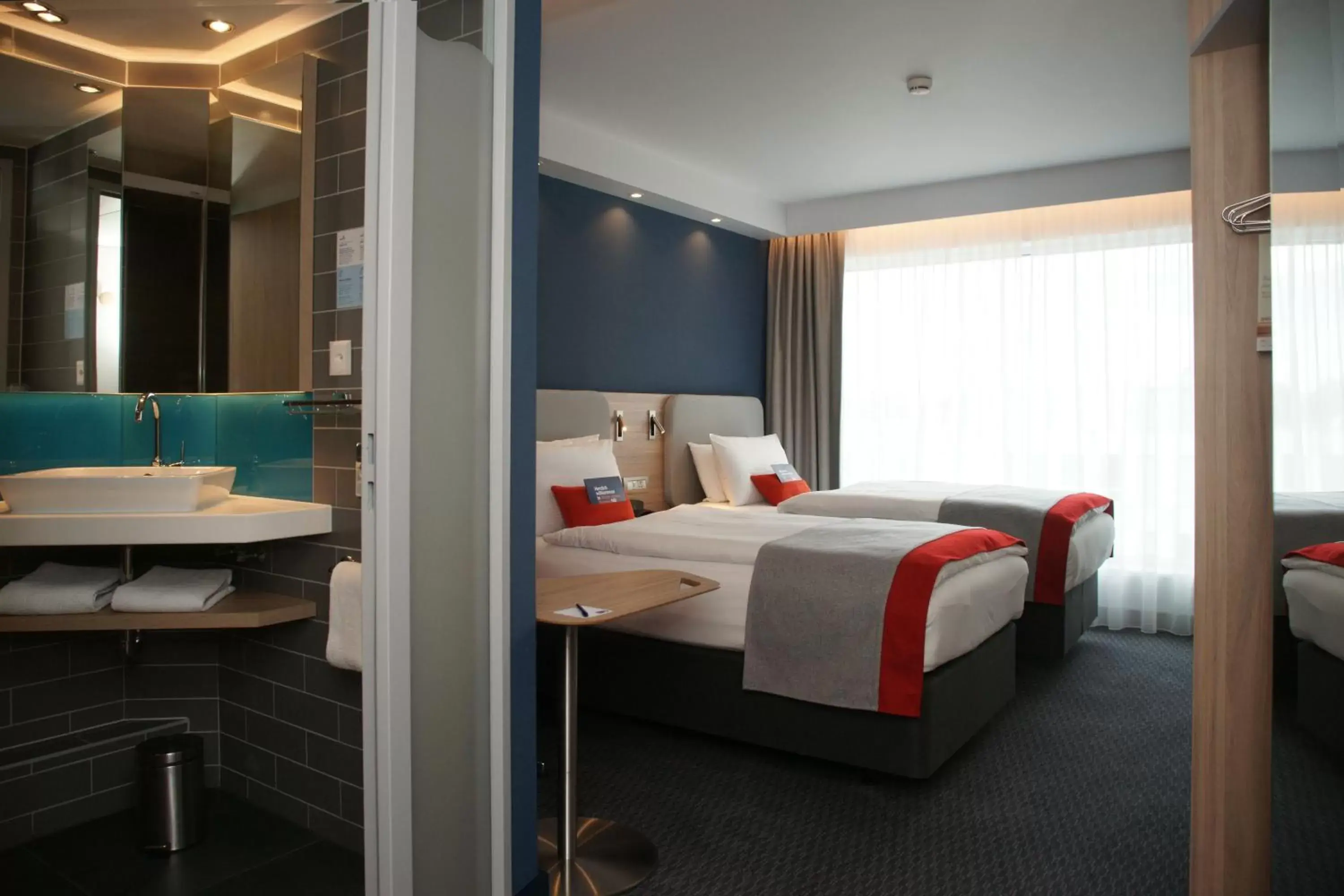 Bathroom, Bed in Holiday Inn Express Zürich Airport, an IHG Hotel