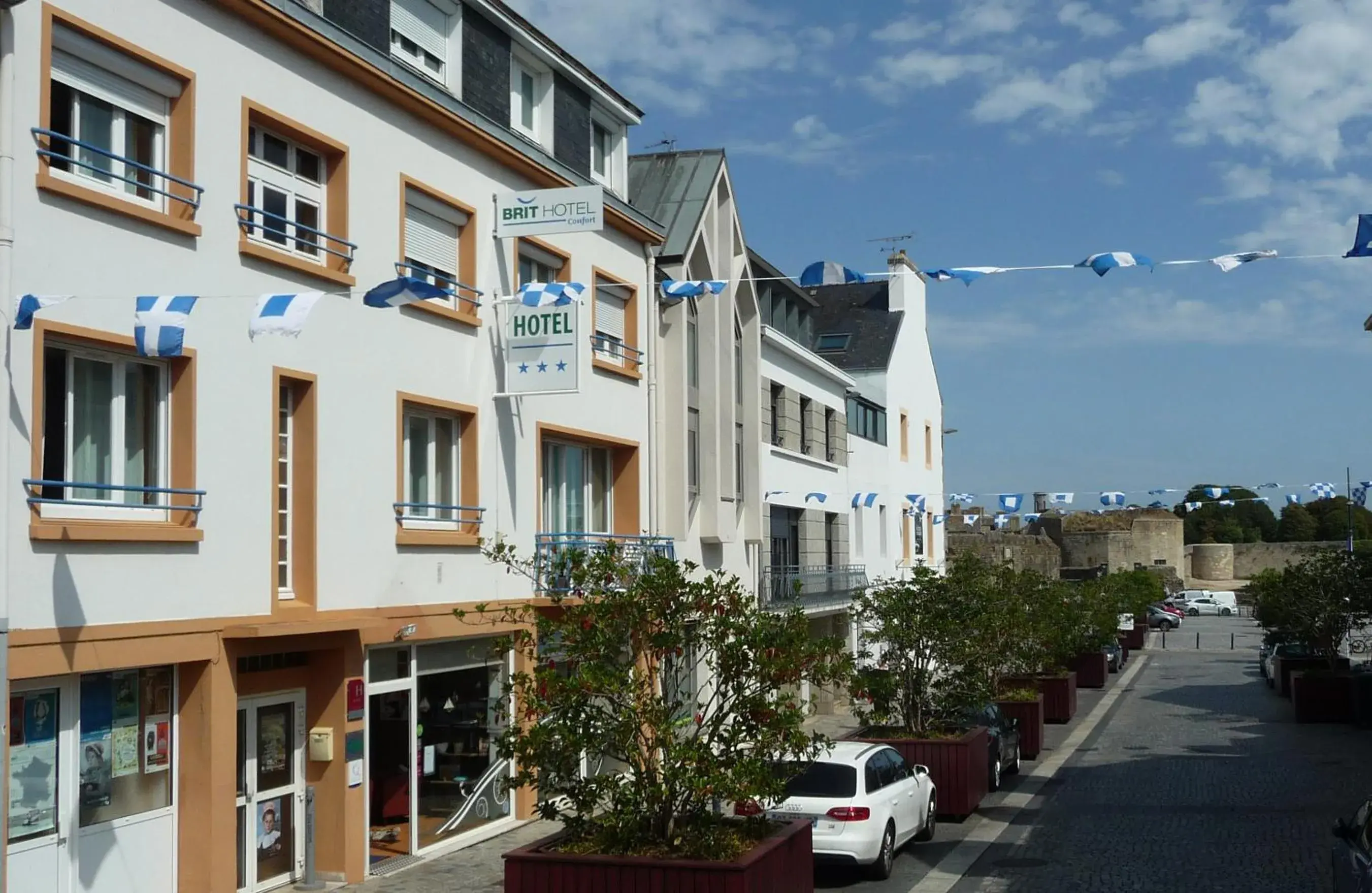 Facade/entrance, Neighborhood in Brit Hotel des Halles