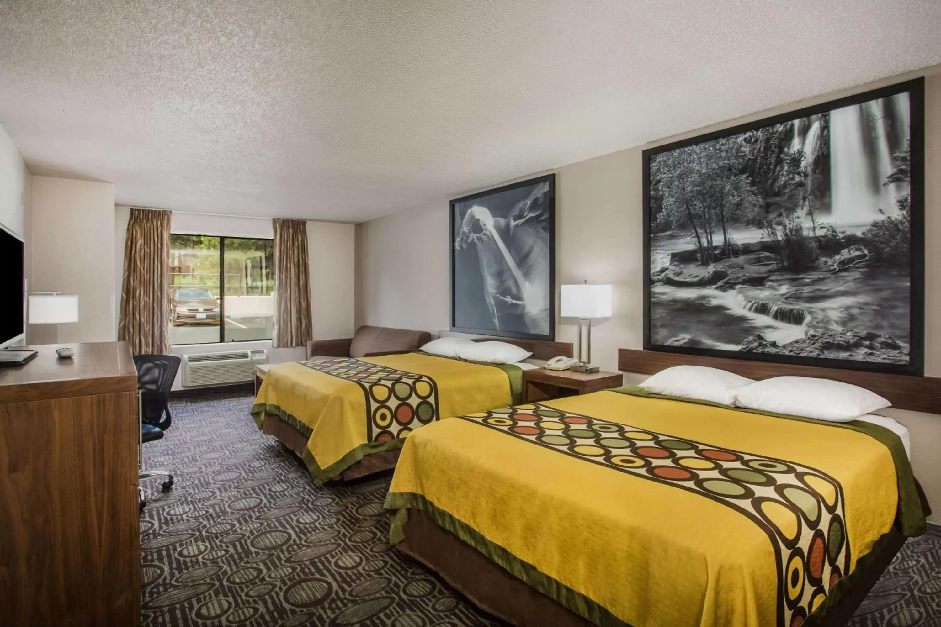 Photo of the whole room in Super 8 by Wyndham Flagstaff