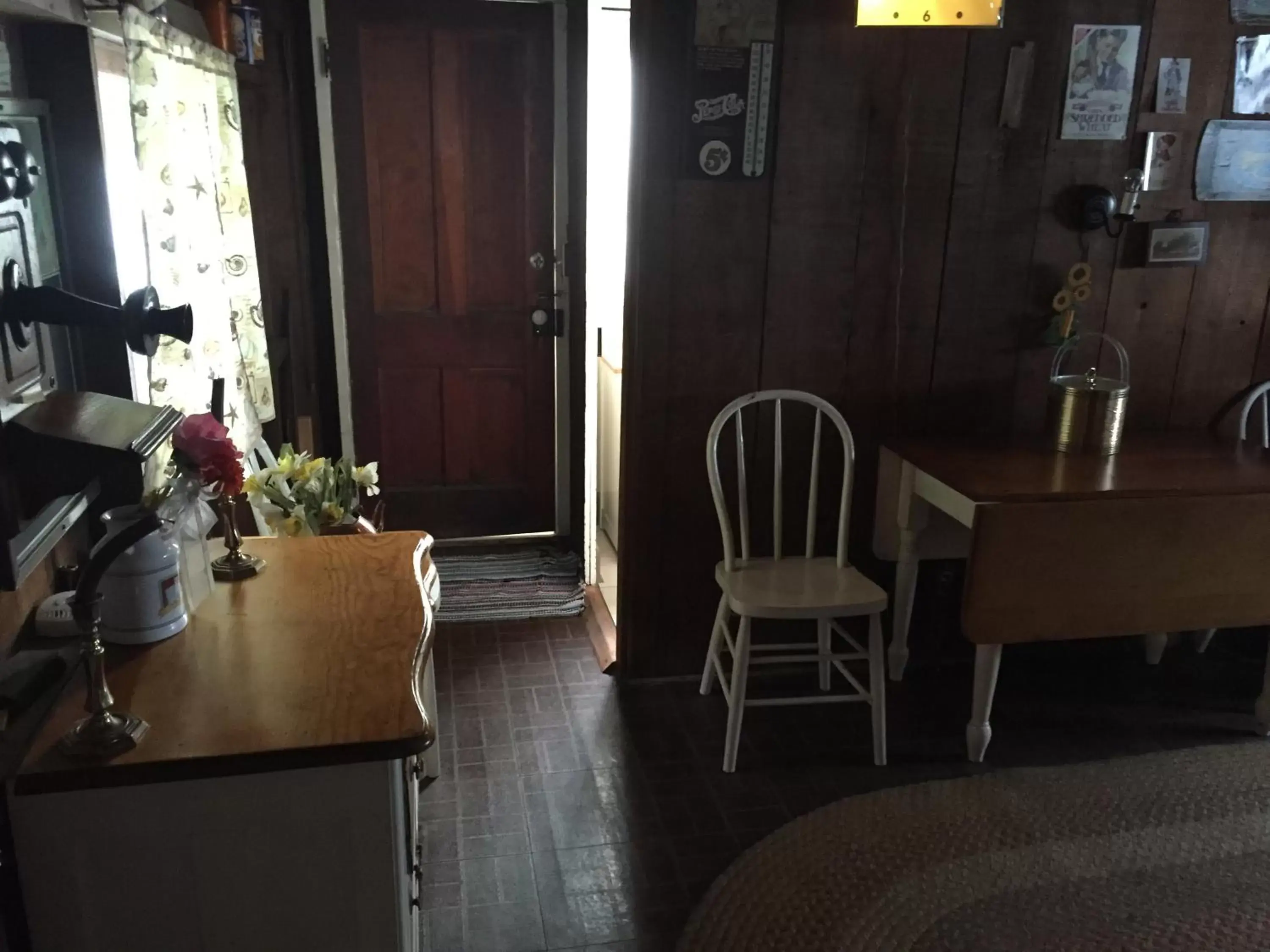 Kitchen or kitchenette in Catalina Island Seacrest Inn