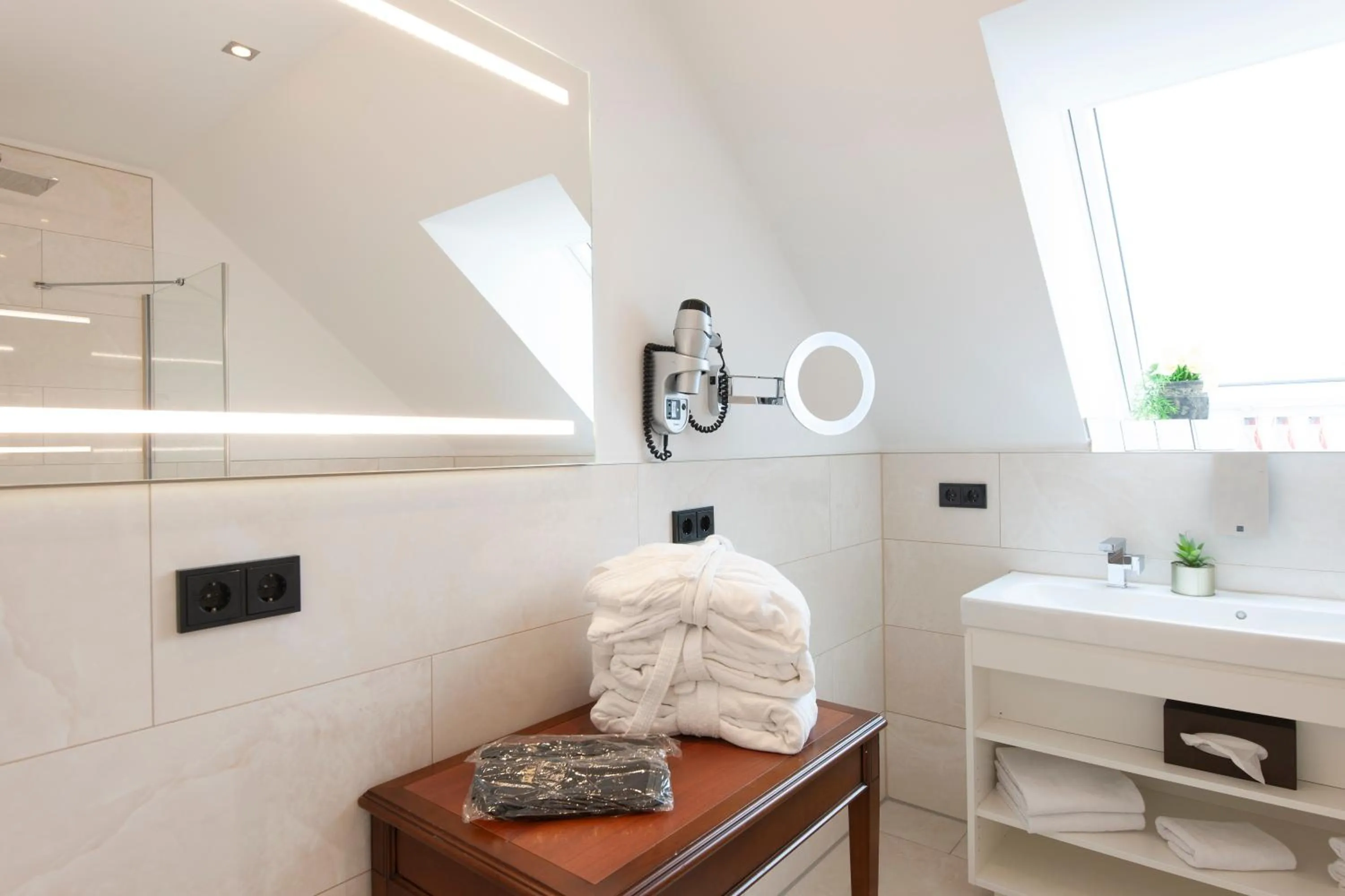 towels in AdvaStay by KING's