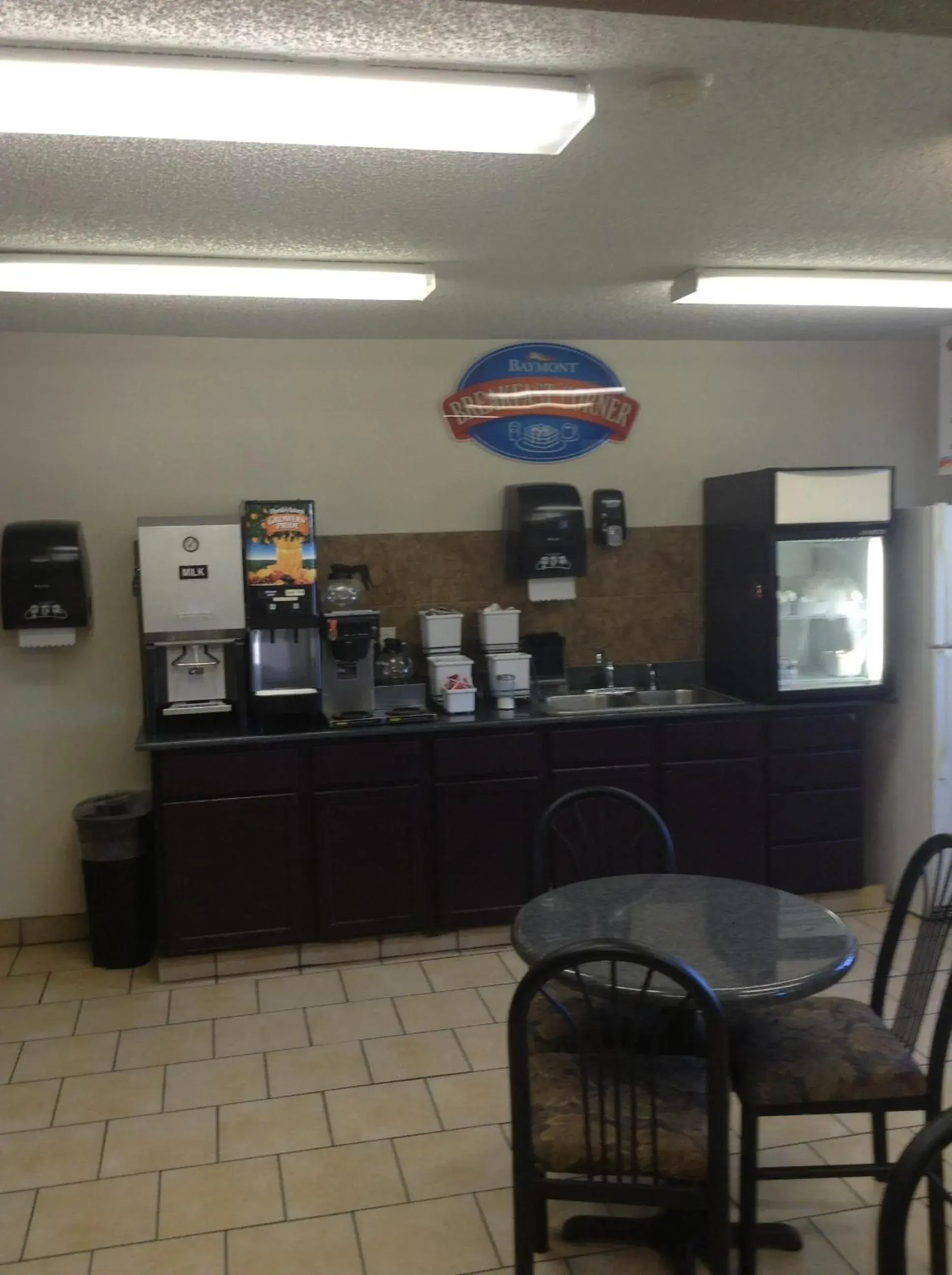 Restaurant/places to eat in Baymont by Wyndham Dubuque Restaurant/places to eat in Baymont by Wyndham Dubuque