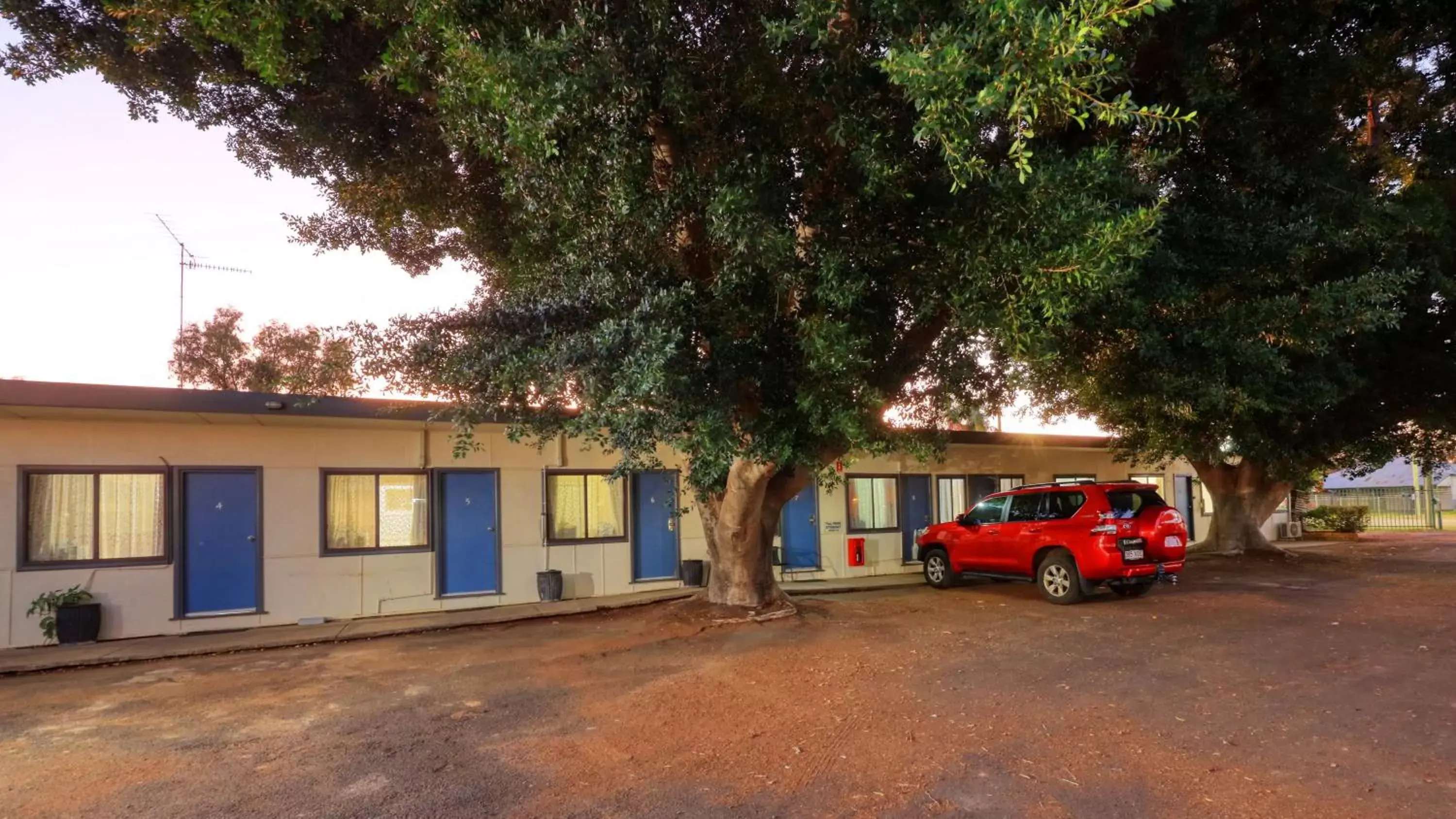 Garden view, Property Building in Darling River Motel