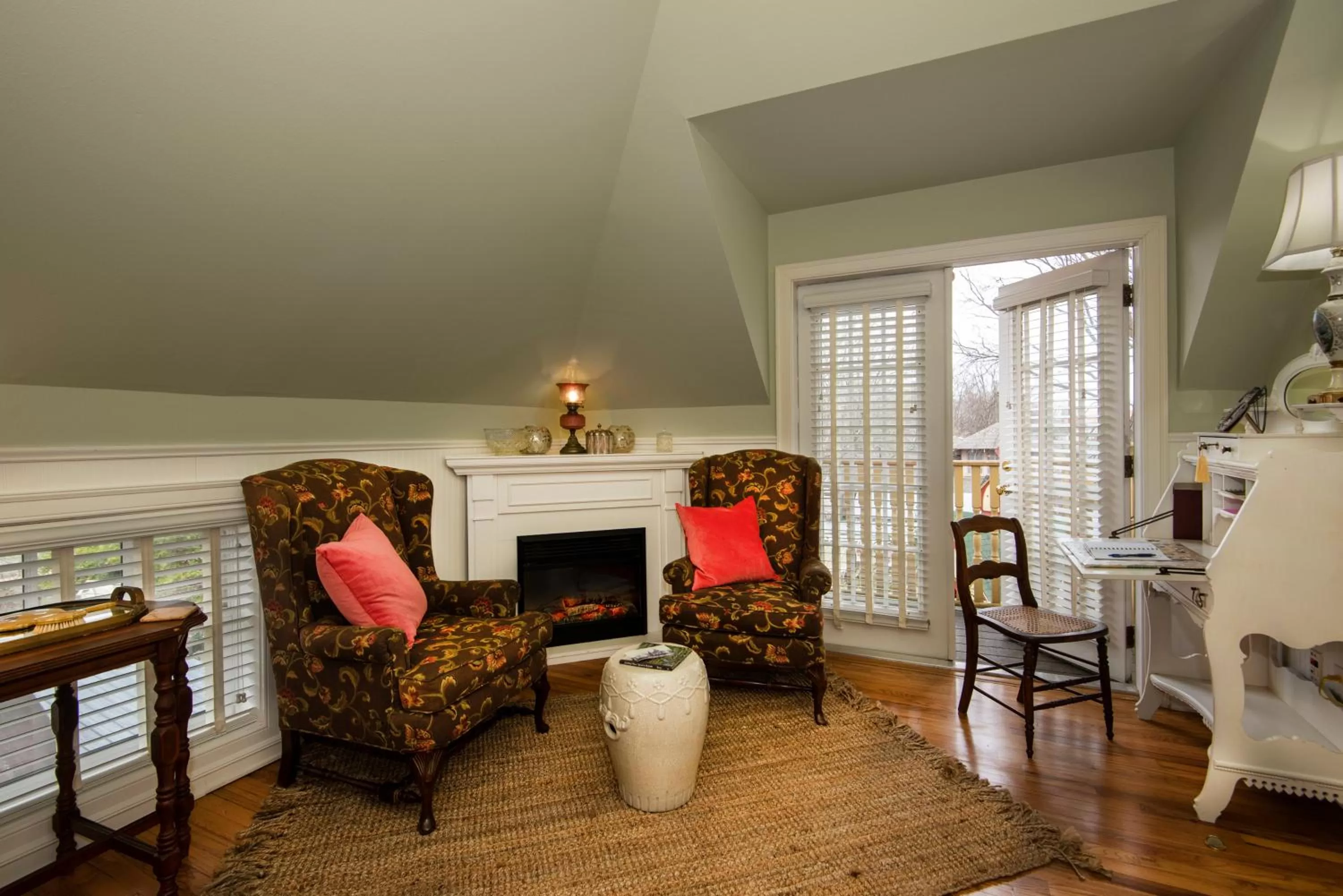 Living room, Seating Area in The Empress of Little Rock