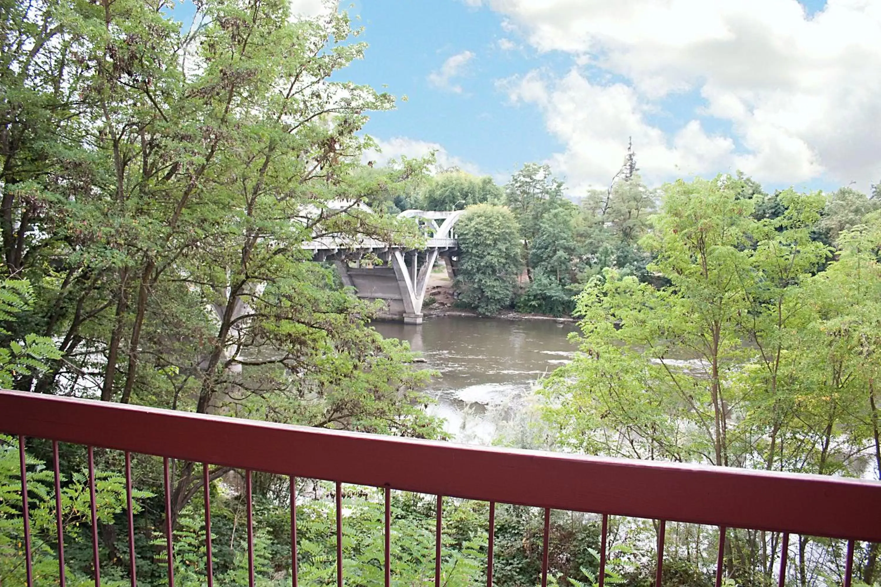 Balcony/Terrace in Riverside Inn