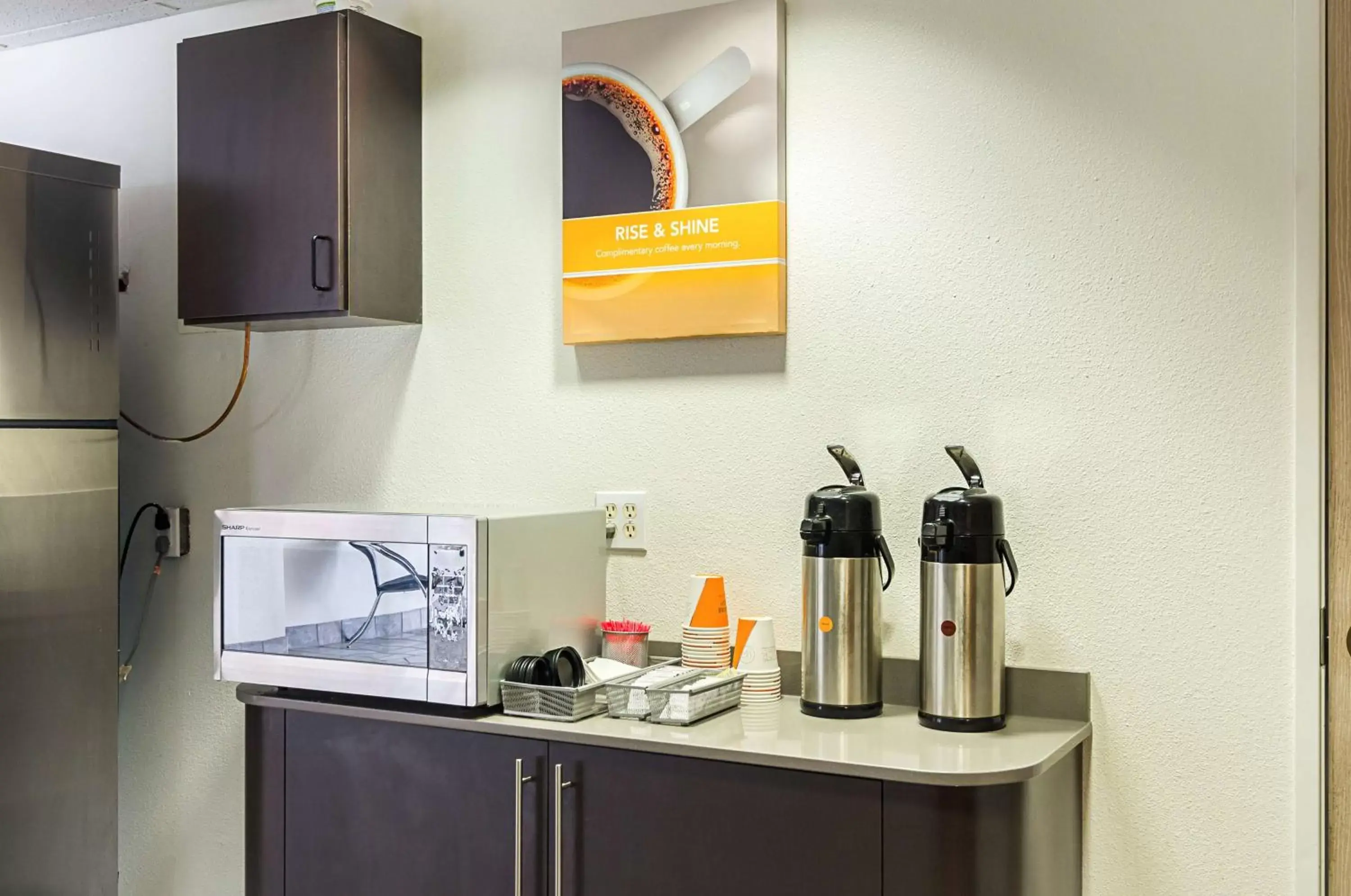 Lobby or reception, Kitchen/Kitchenette in Motel 6-Wheatland, WY