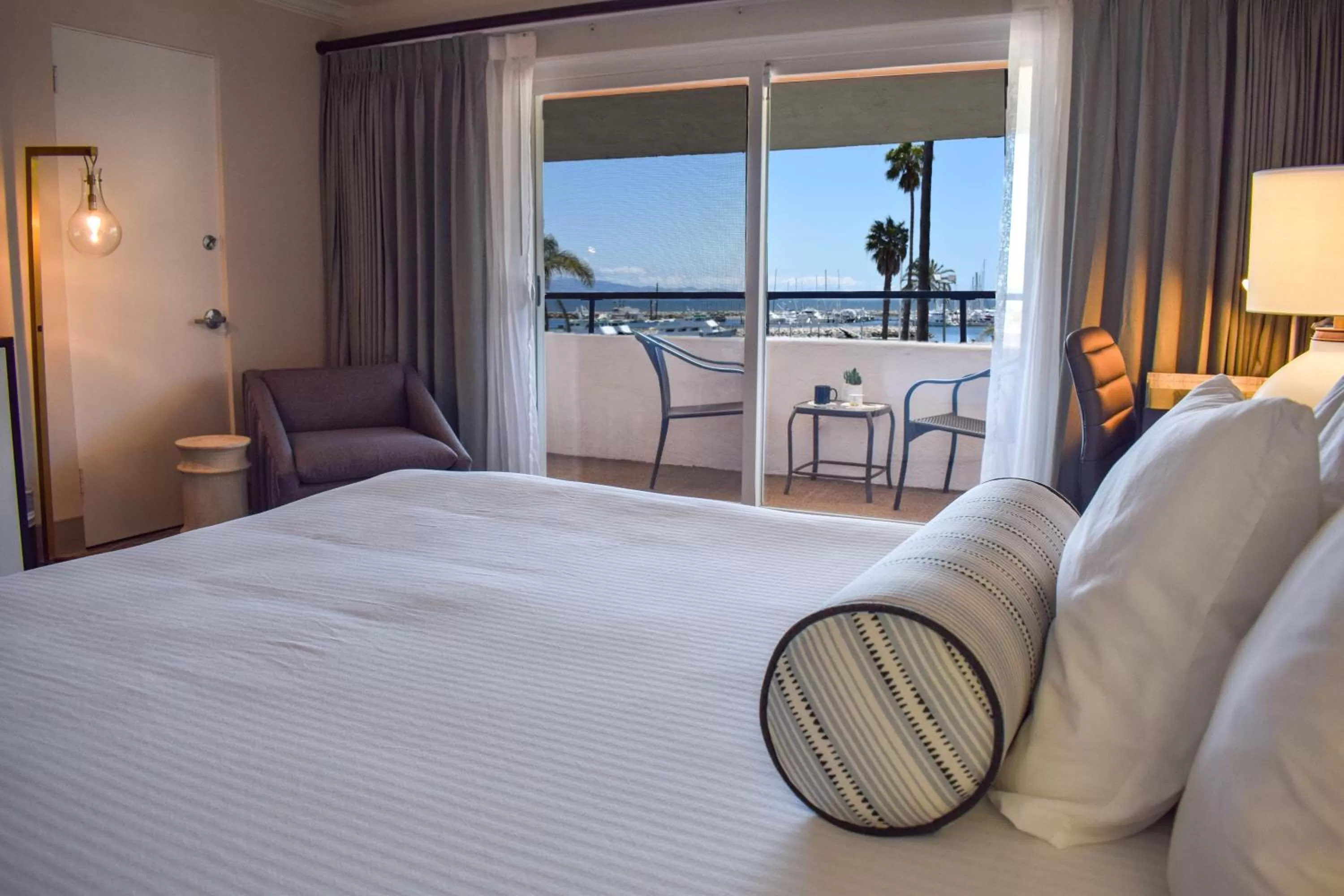 Bed in Beachside Inn