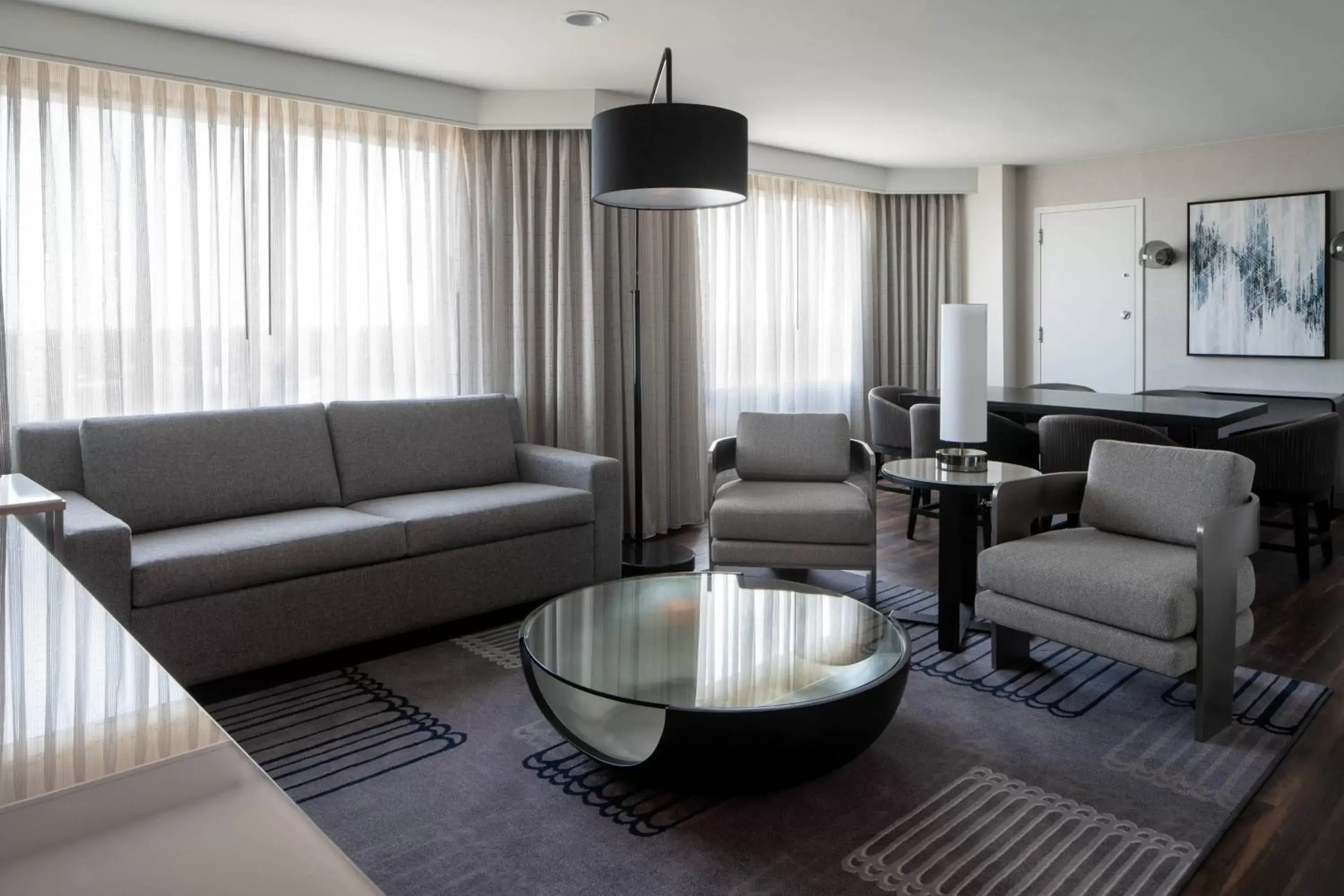 Living room, Seating Area in Tysons Corner Marriott