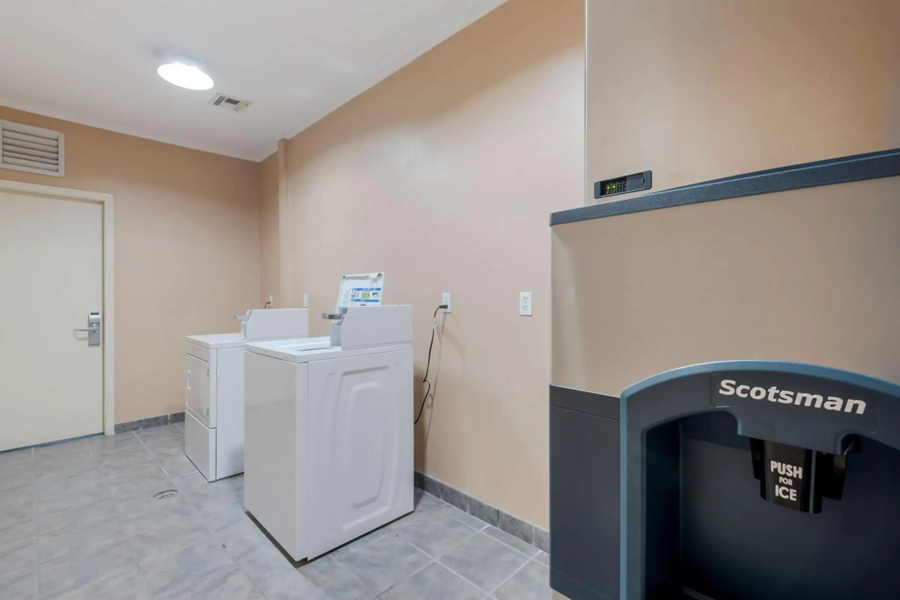 laundry, Kitchen/Kitchenette in Best Western Turquoise Inn & Suites