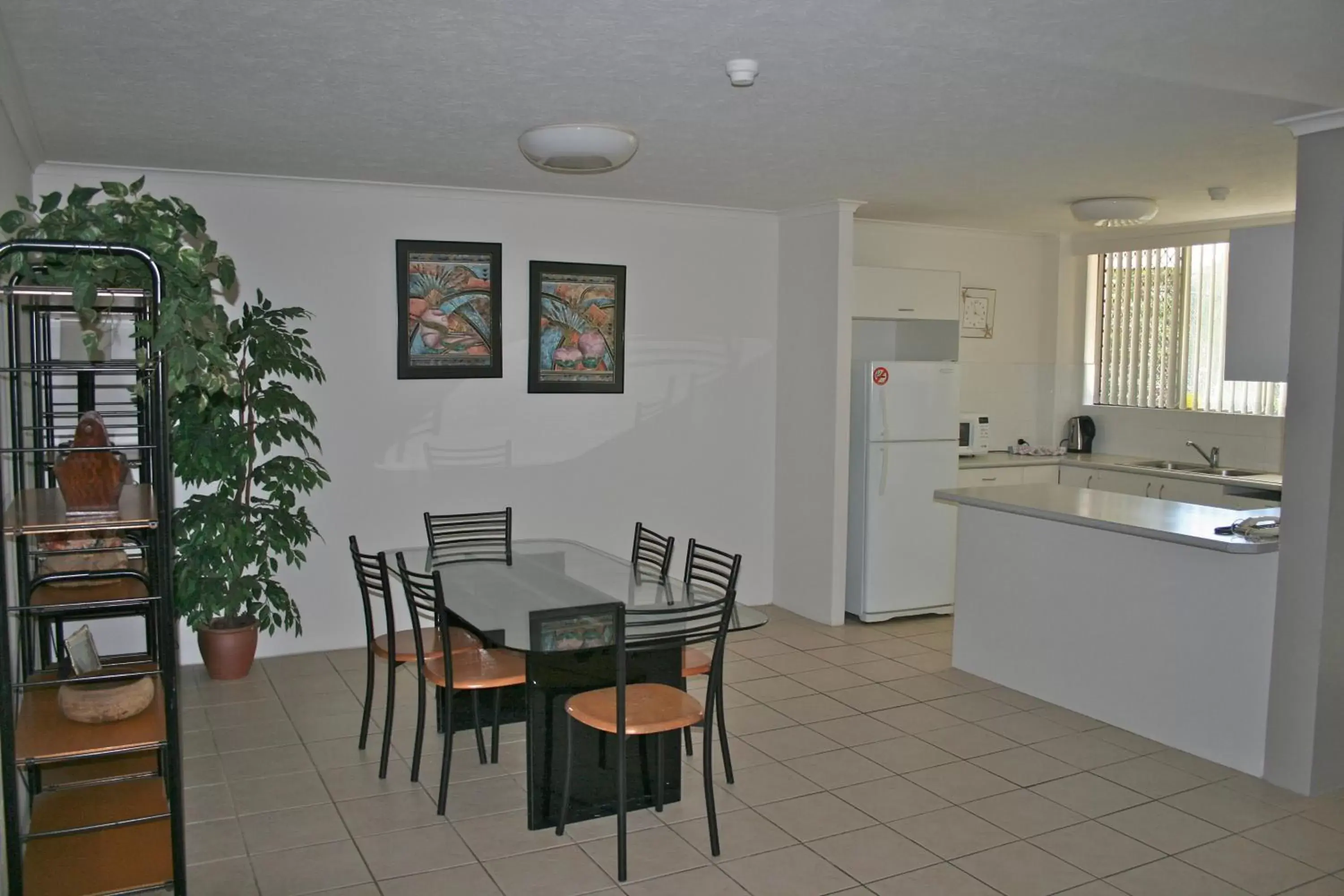 Dining area, Kitchen/Kitchenette in Anacapri Holiday Resort Apartments