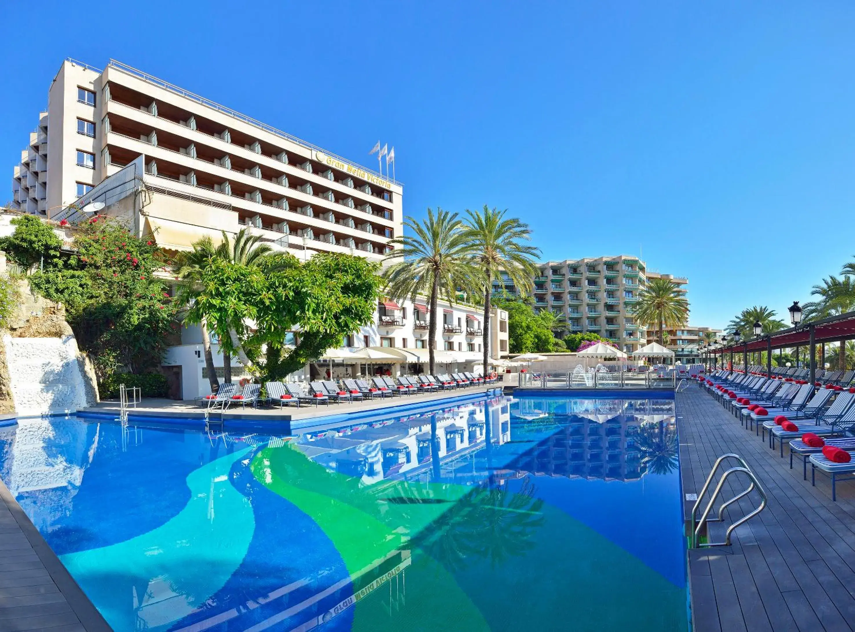 Property building, Swimming Pool in Hotel Victoria Gran Meliá