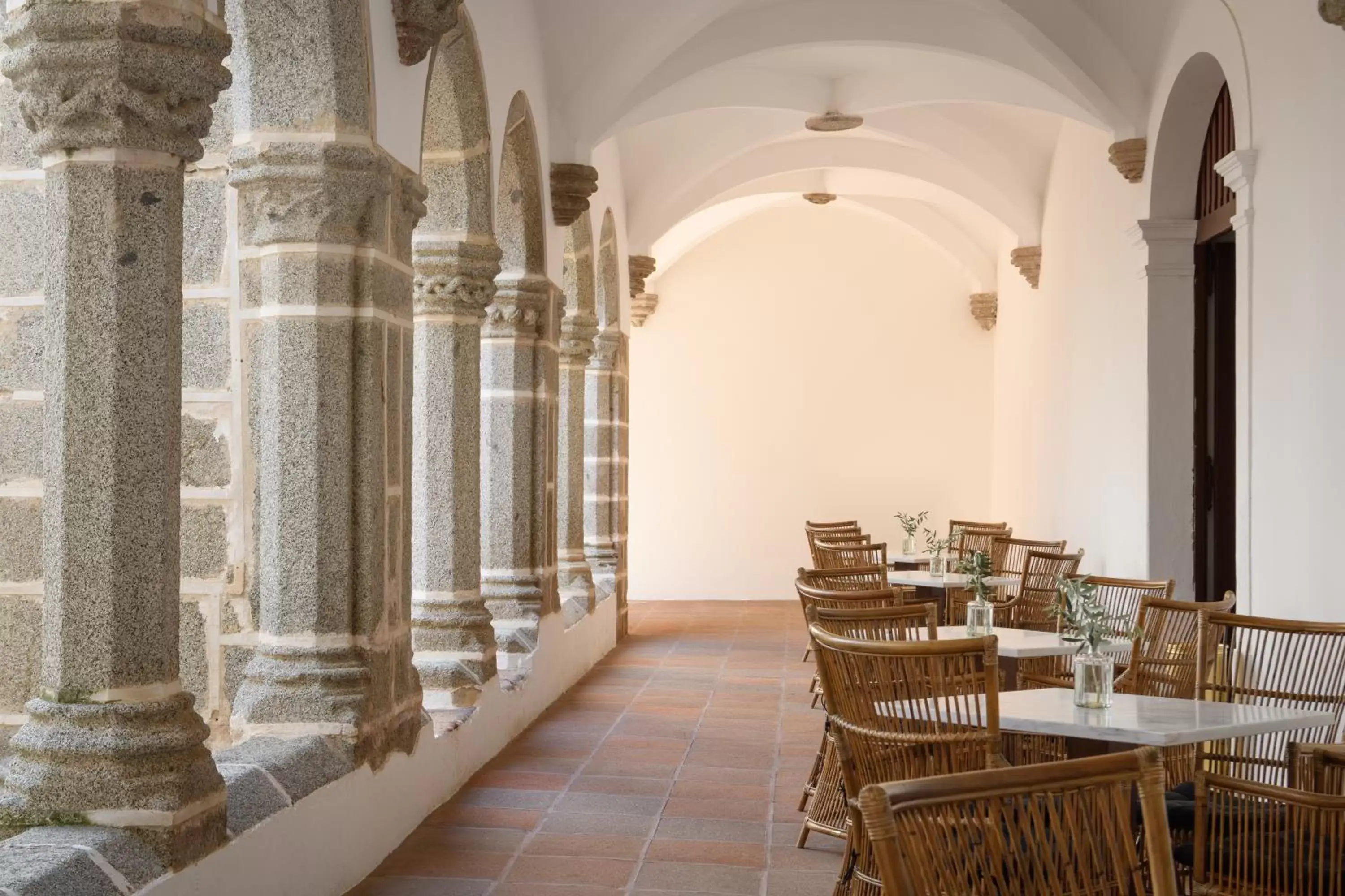 Lounge or bar, Restaurant/Places to Eat in Convento do Espinheiro, Historic Hotel & Spa