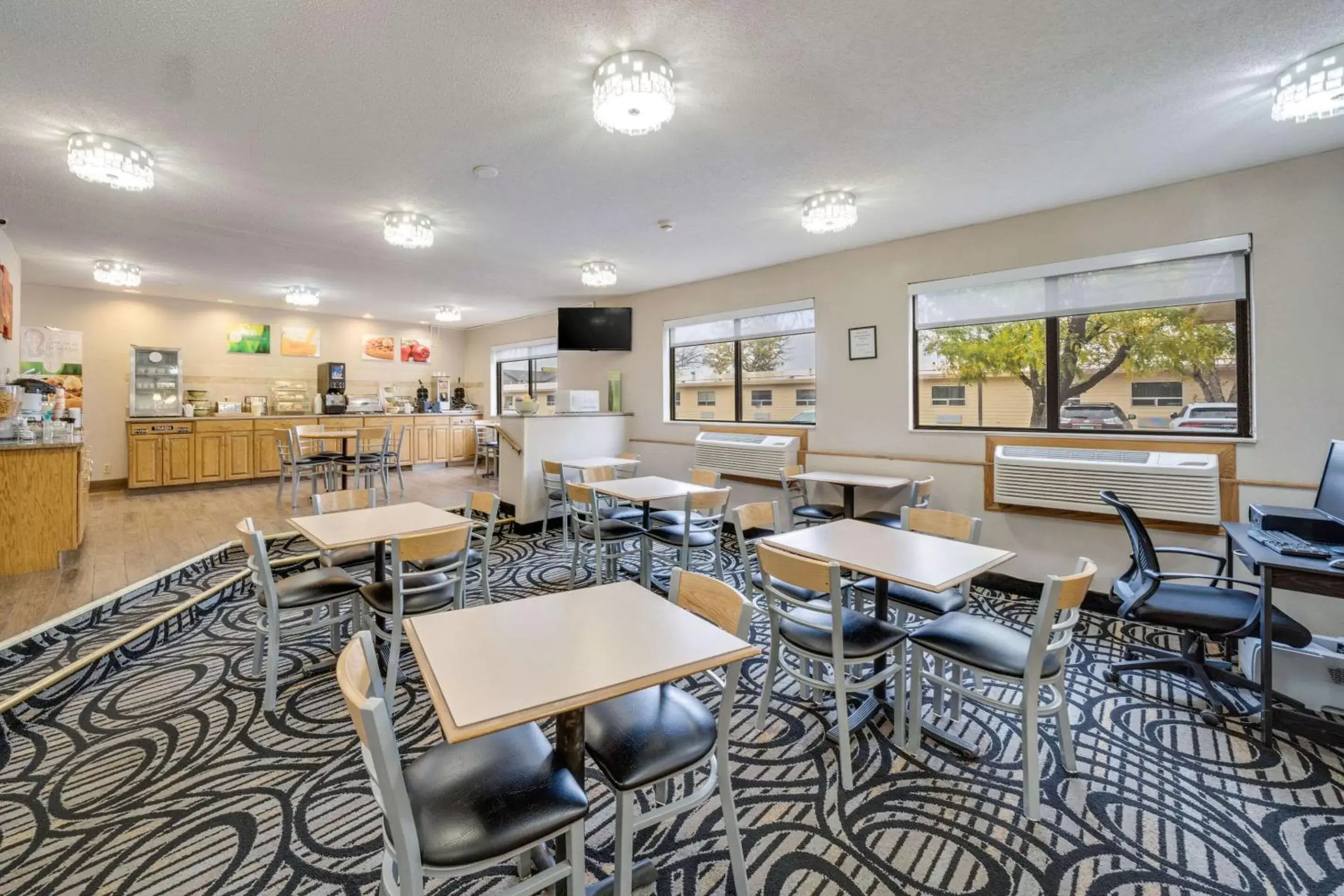 Restaurant/Places to Eat in Quality Inn & Suites South