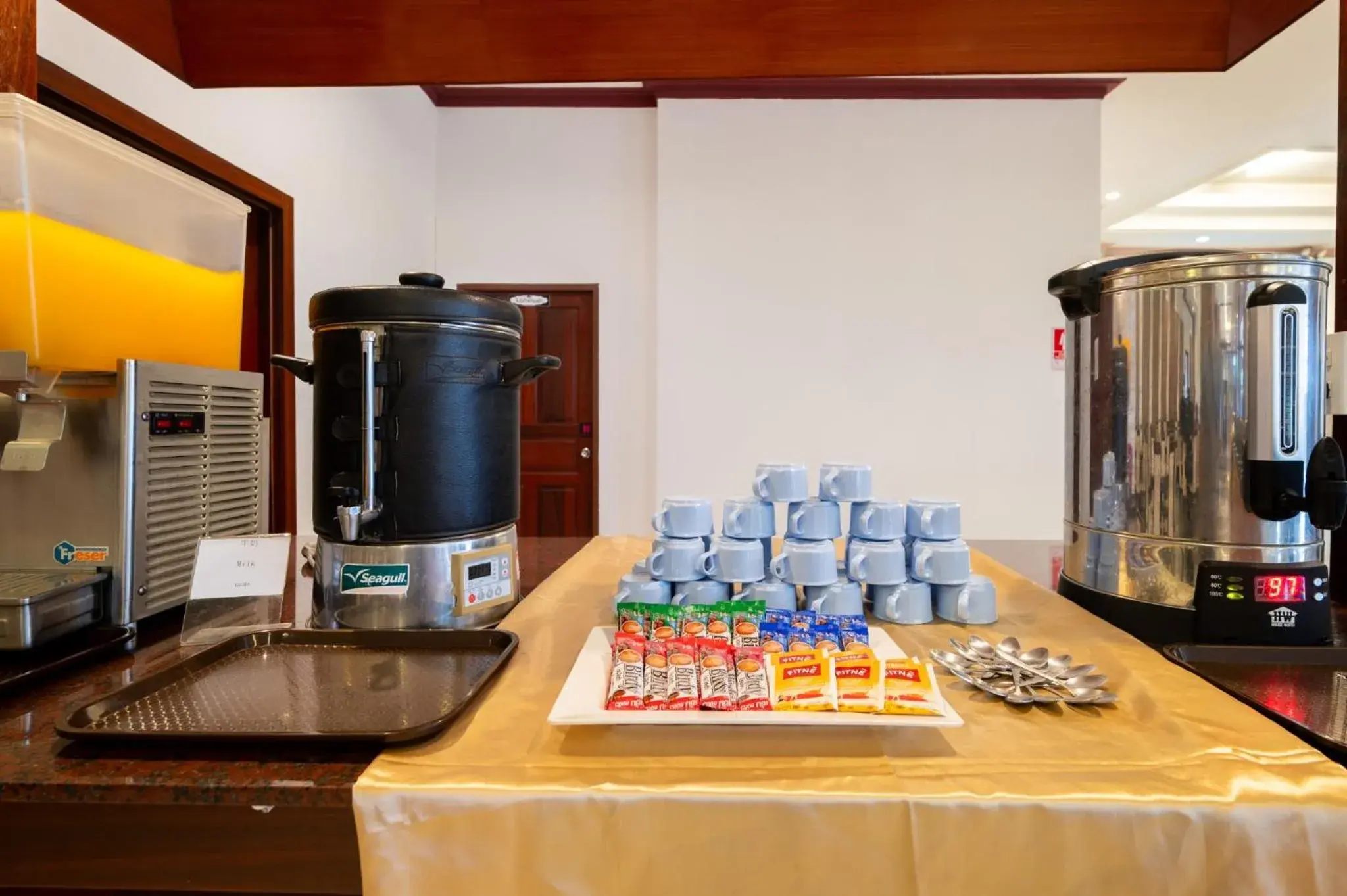 Coffee/tea facilities in The President Hotel at Chokchai 4