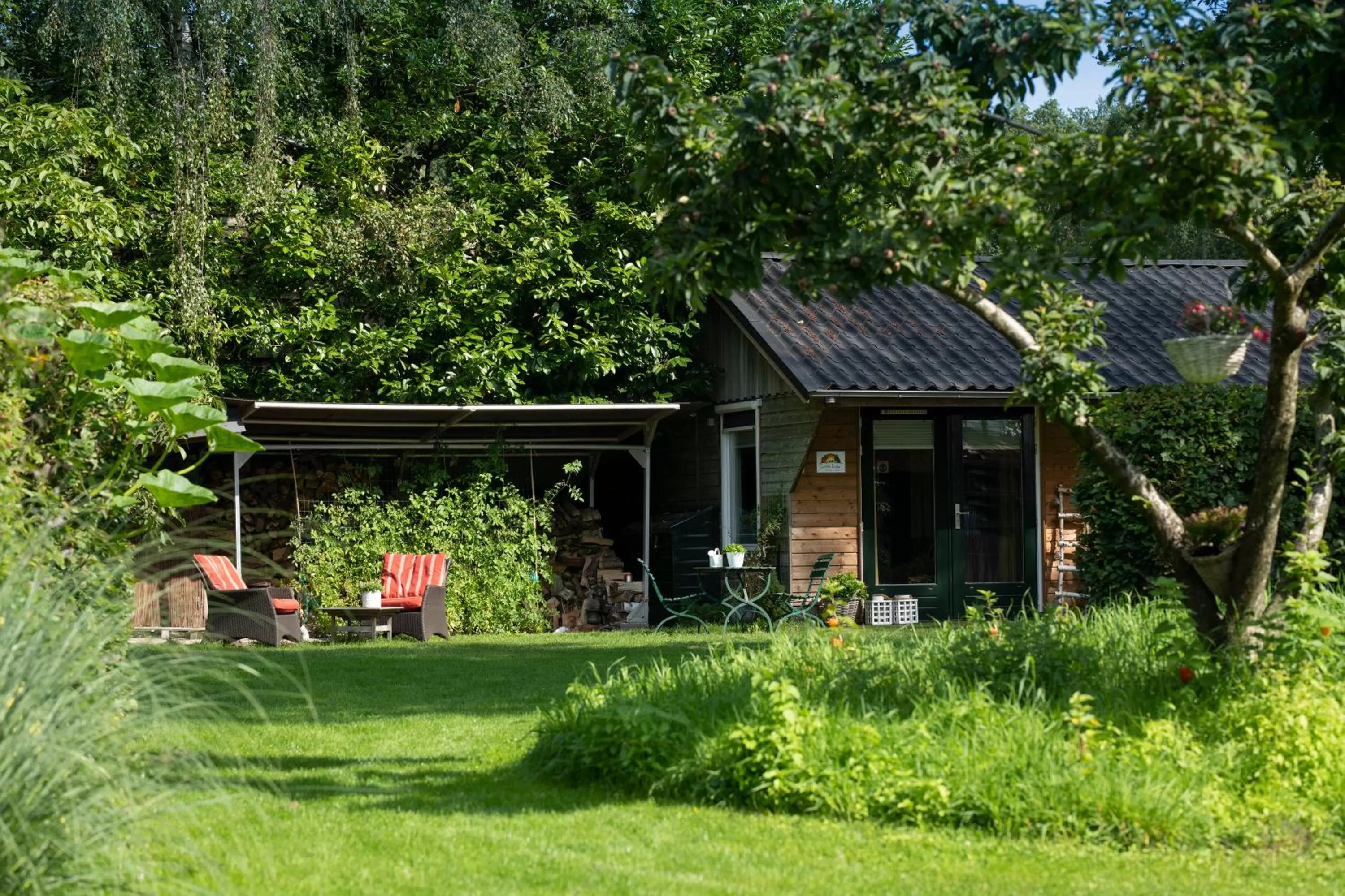 Property building in B&B Gastvrij Lenthe