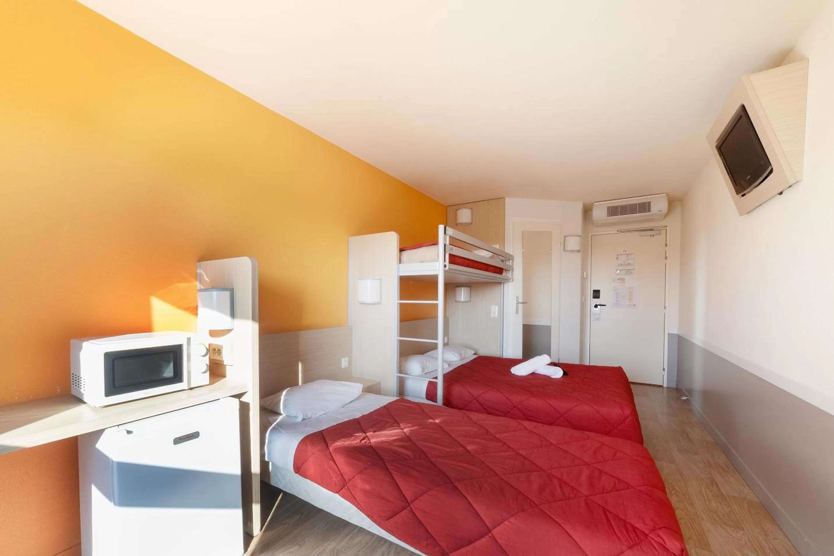 Photo of the whole room, Bed in Premiere Classe Maubeuge