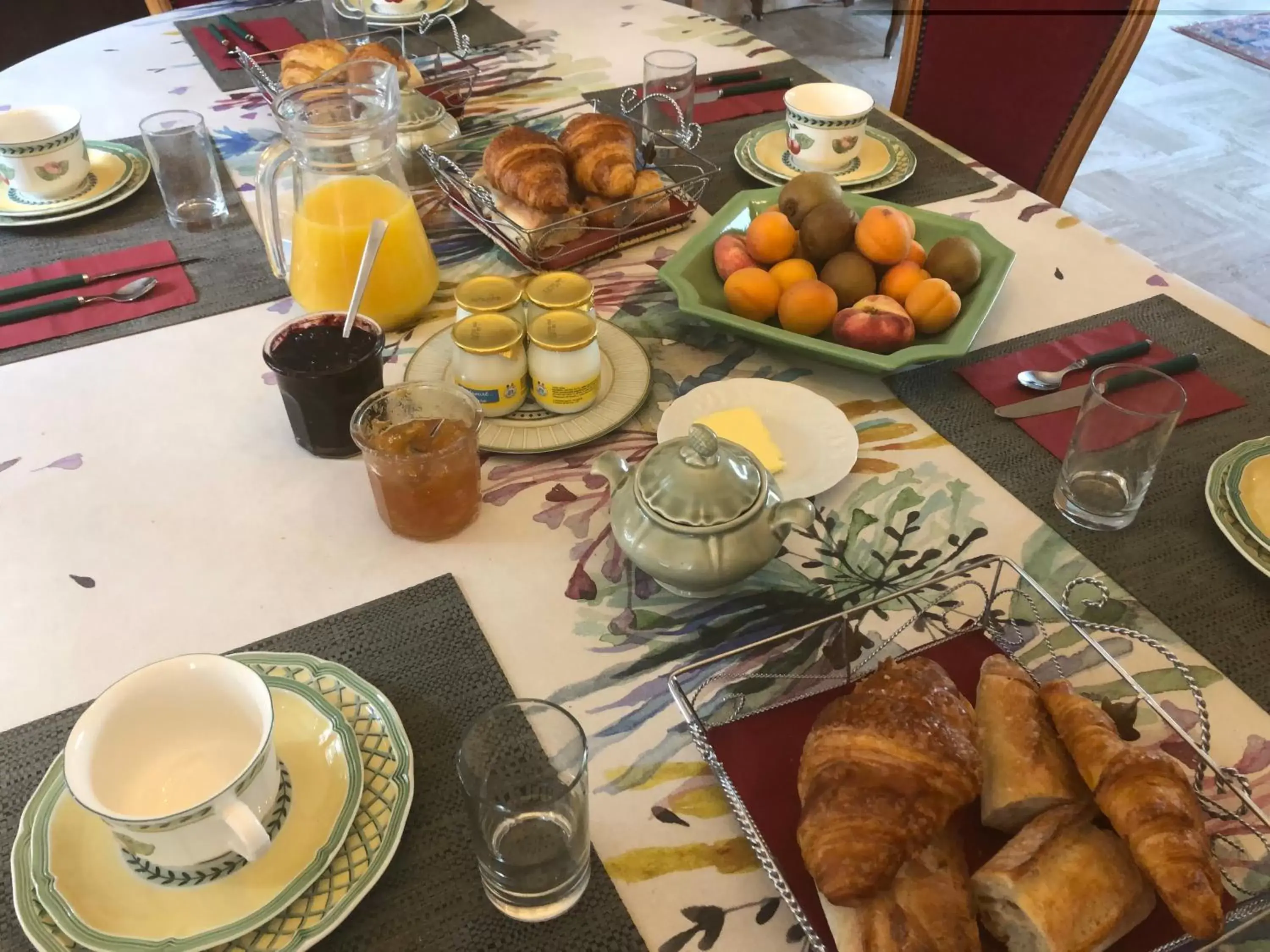 Continental breakfast in Le Clos du Pont Martin