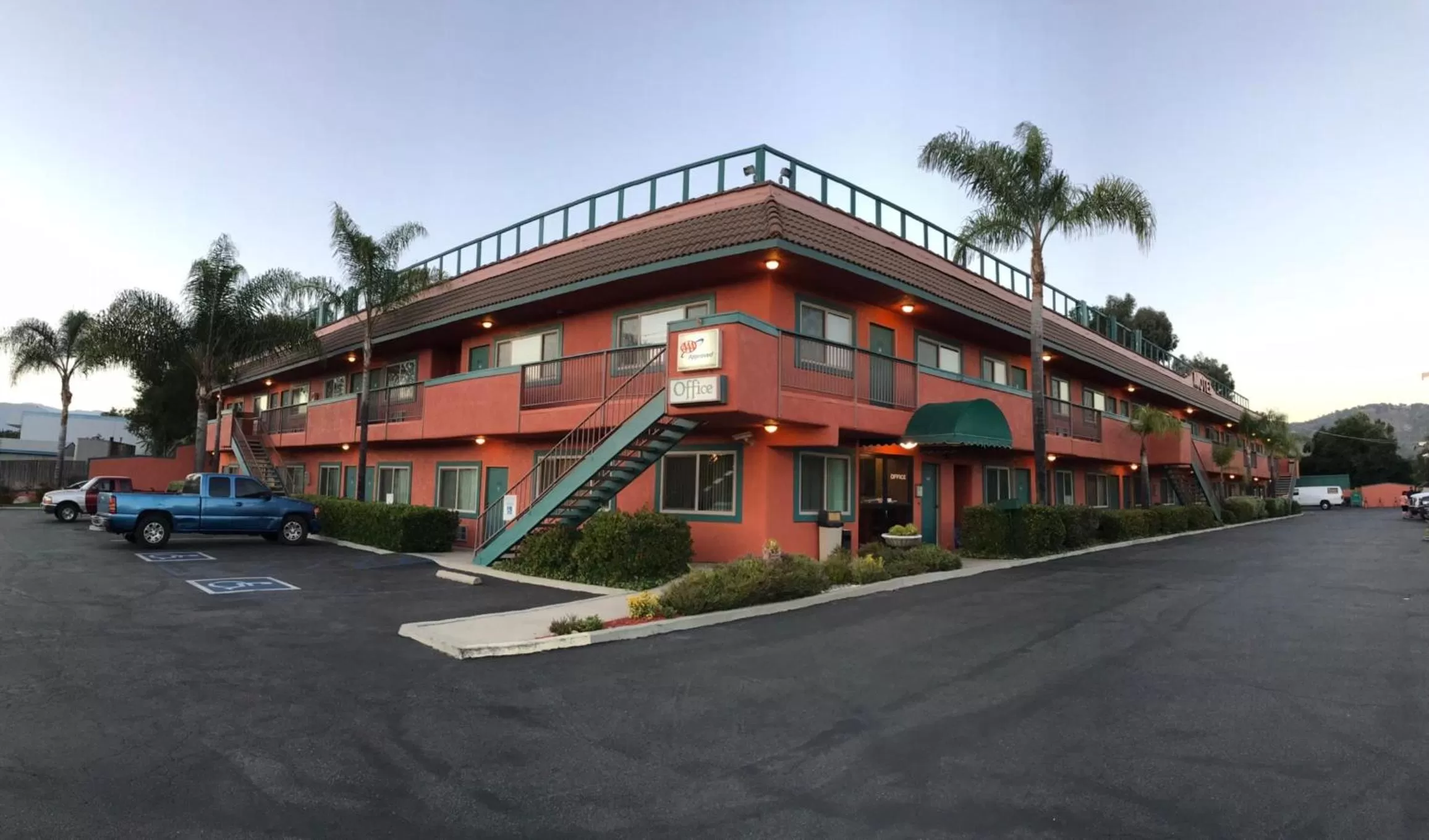 Property building in Oakridge Inn