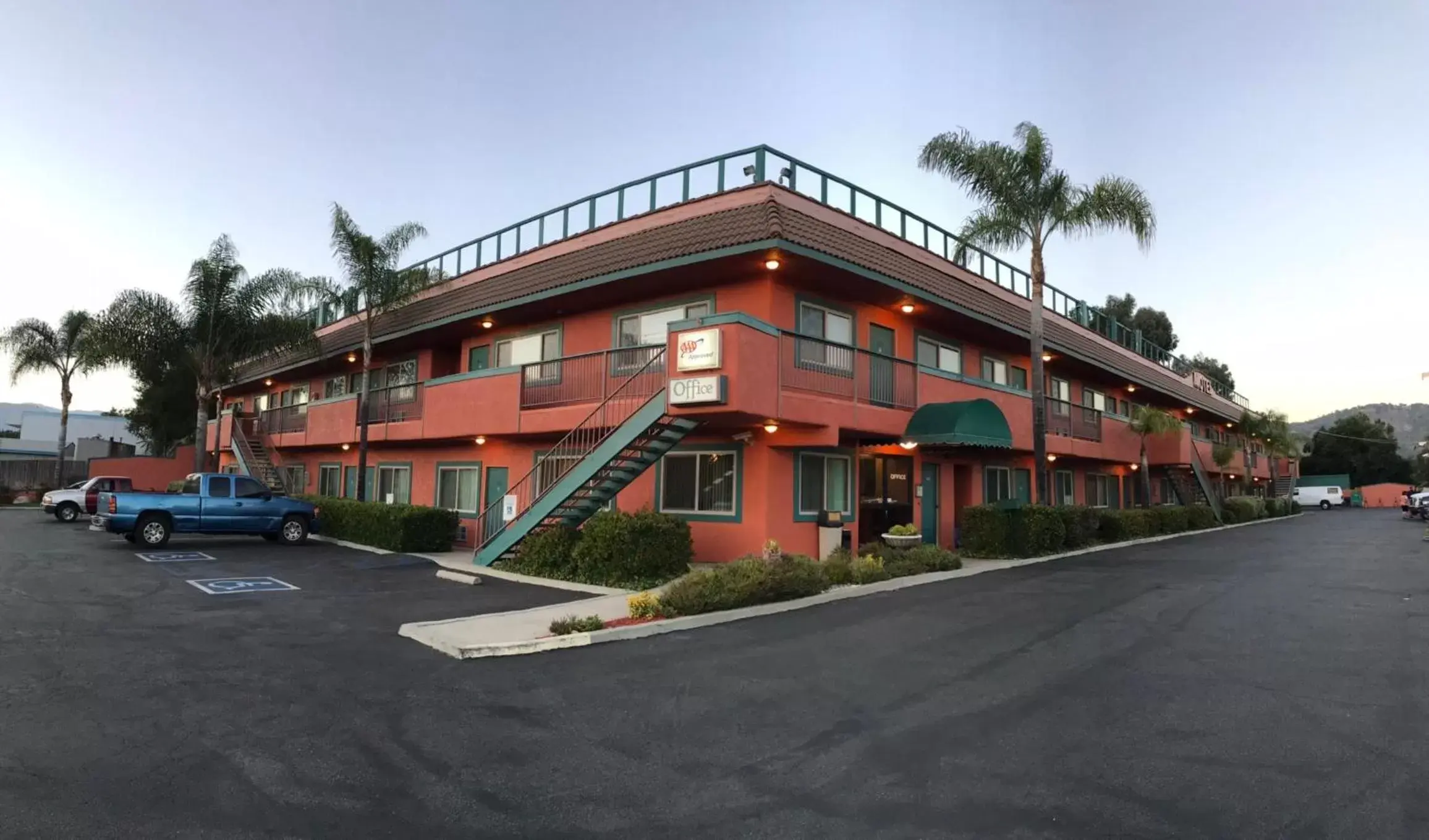 Property building in Oakridge Inn Property building in Oakridge Inn