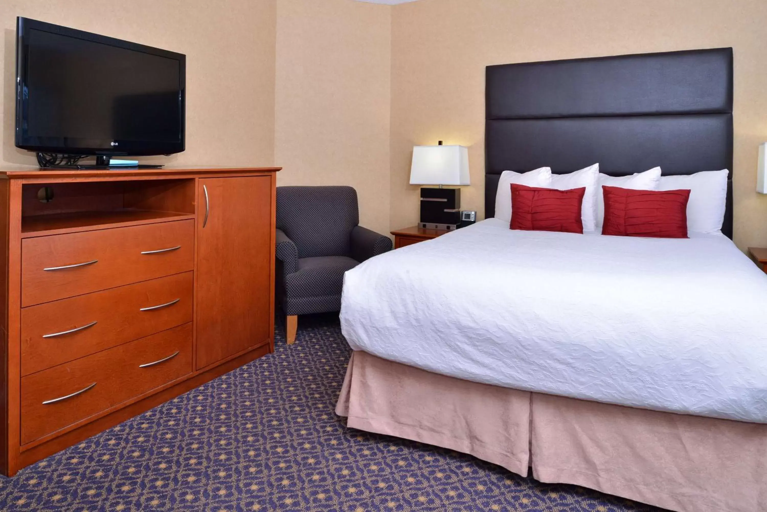 Photo of the whole room, Bed in Best Western Plus Regency Inn and Conference Centre