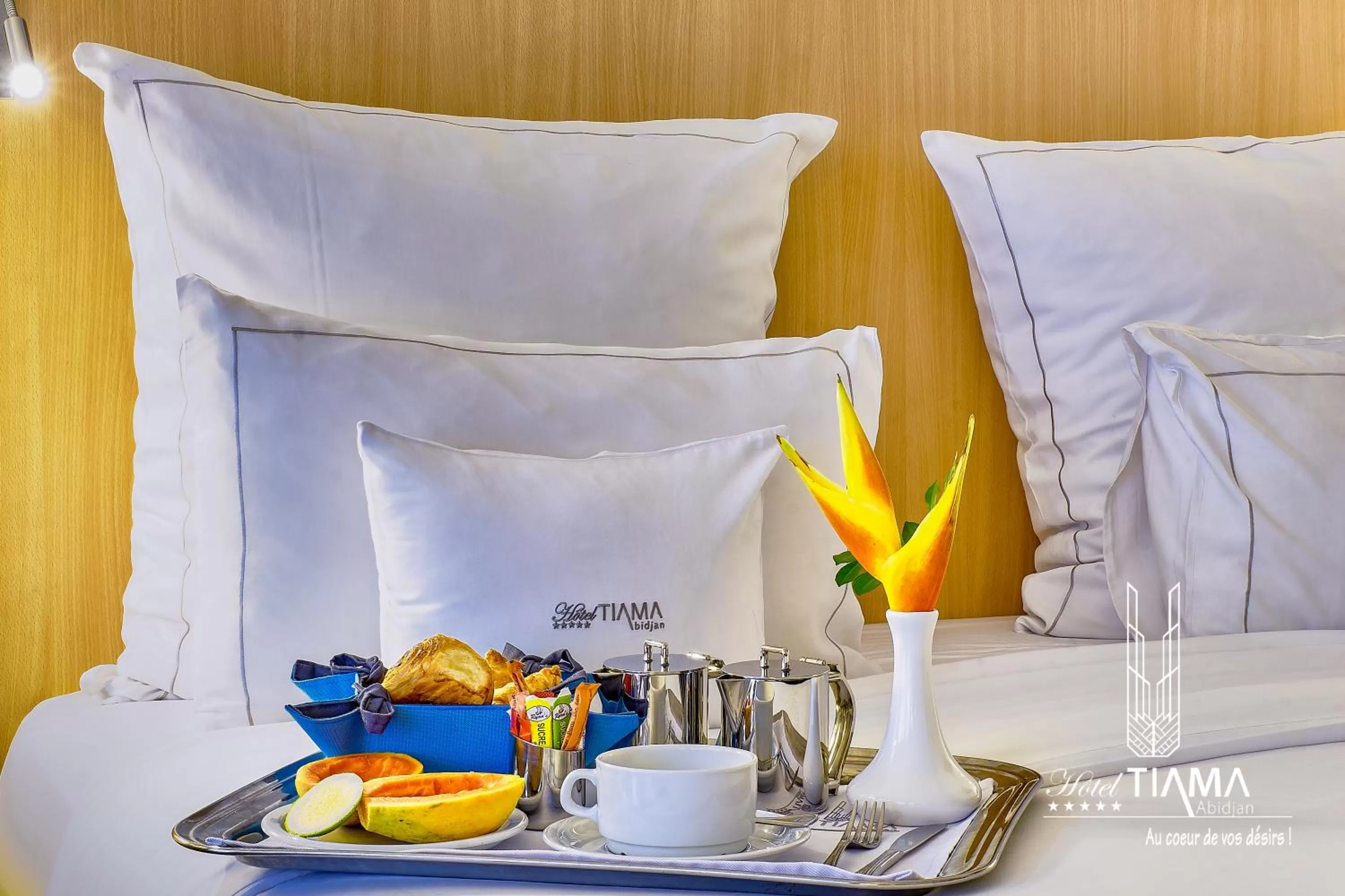 Breakfast, Bed in Hotel Tiama Abidjan