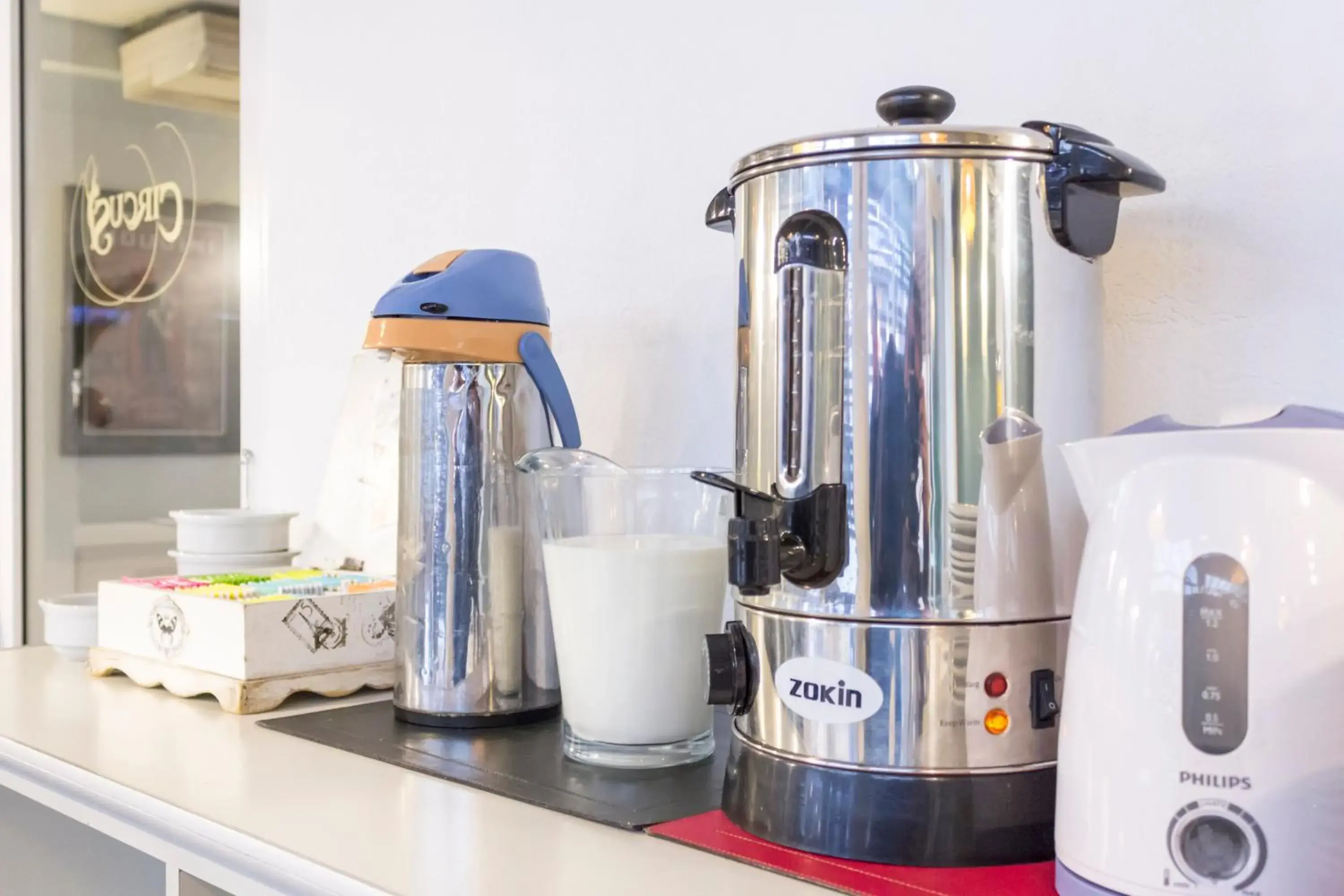 Continental breakfast, Kitchen/Kitchenette in Circus Hostel