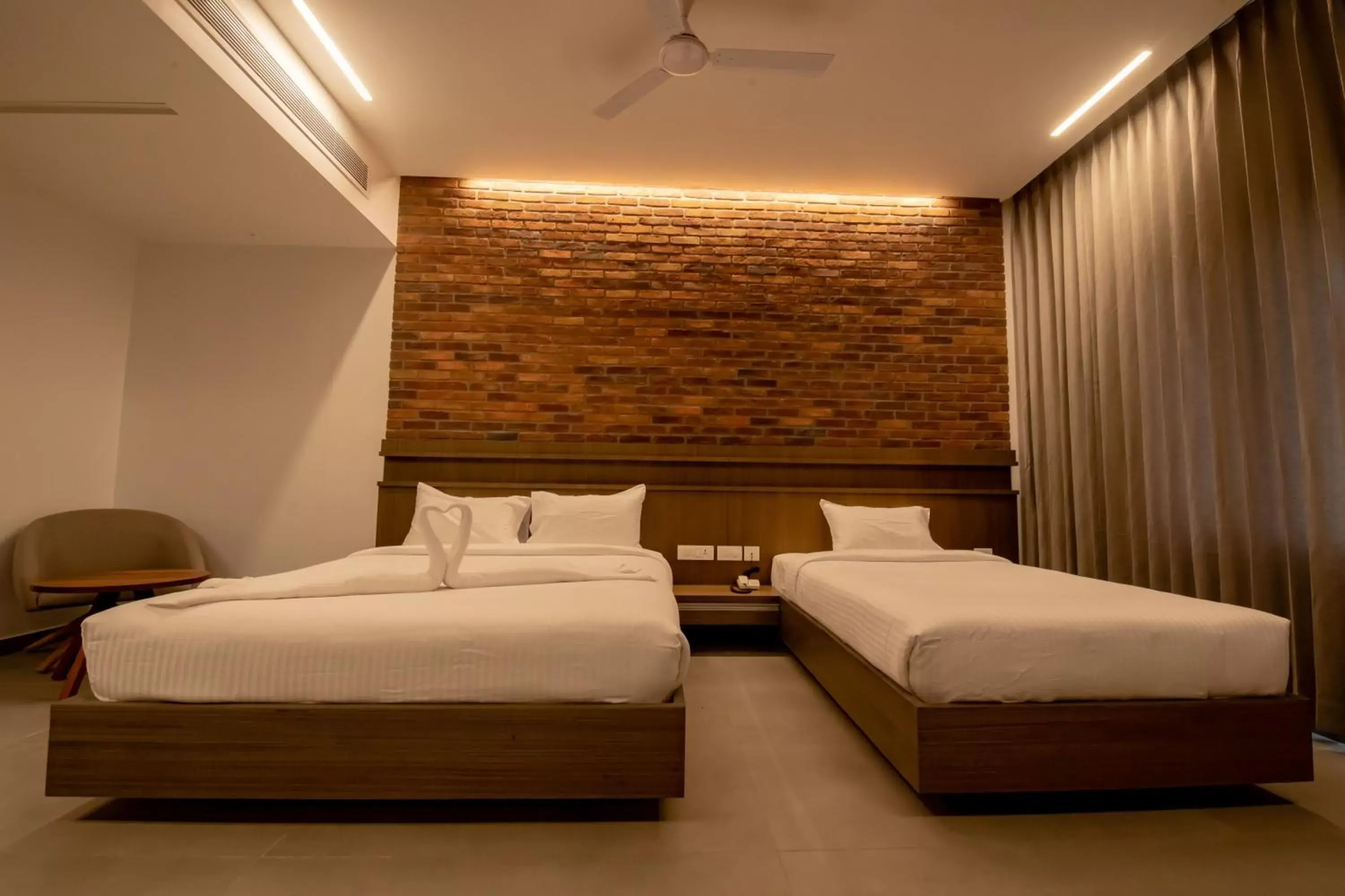 Deluxe Triple Room in RATHNA RESIDENCY - Near US CONSULATE Deluxe Triple Room in RATHNA RESIDENCY - Near US CONSULATE