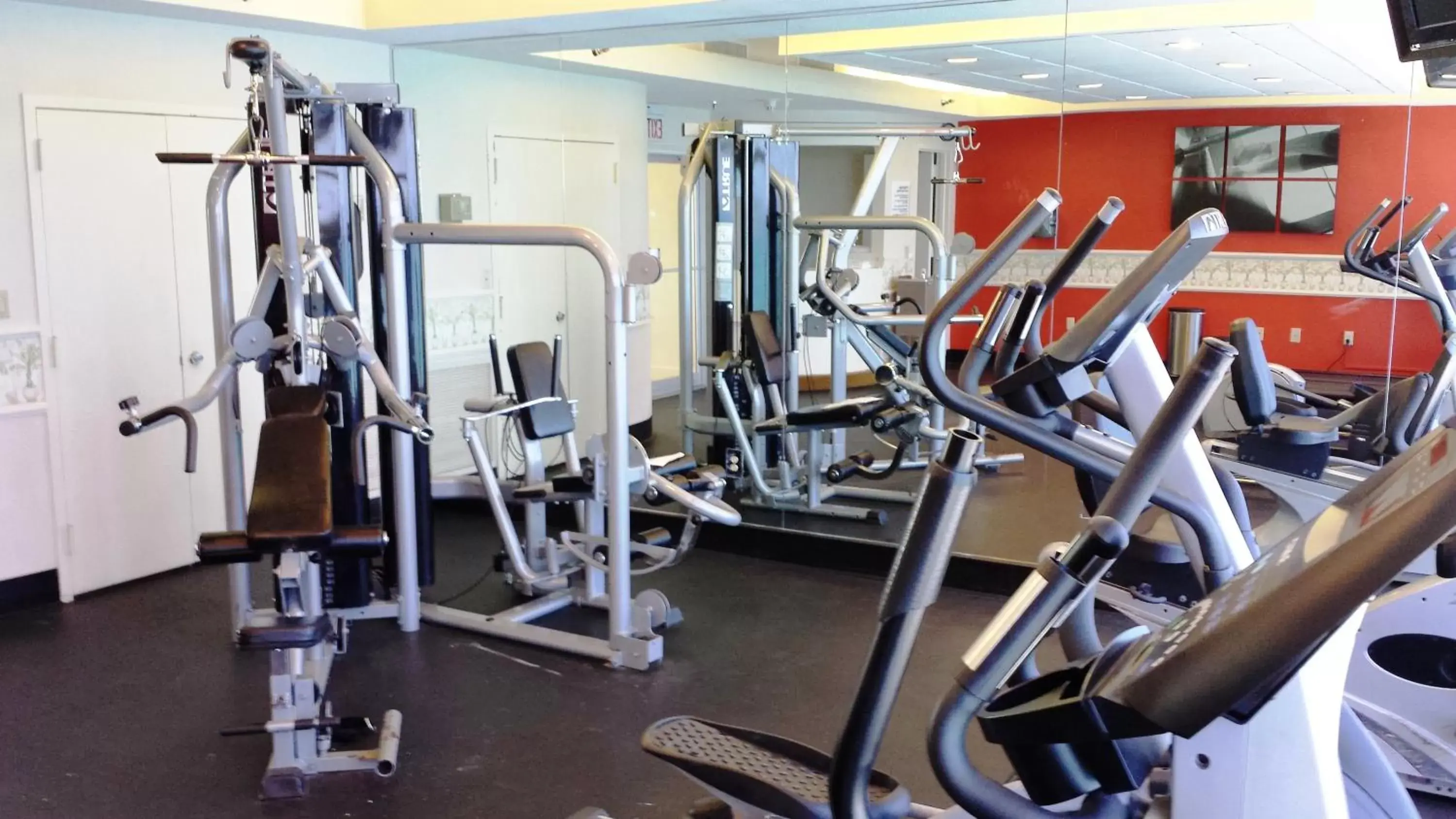 Fitness centre/facilities, Fitness Center/Facilities in Radisson Suite Hotel Oceanfront