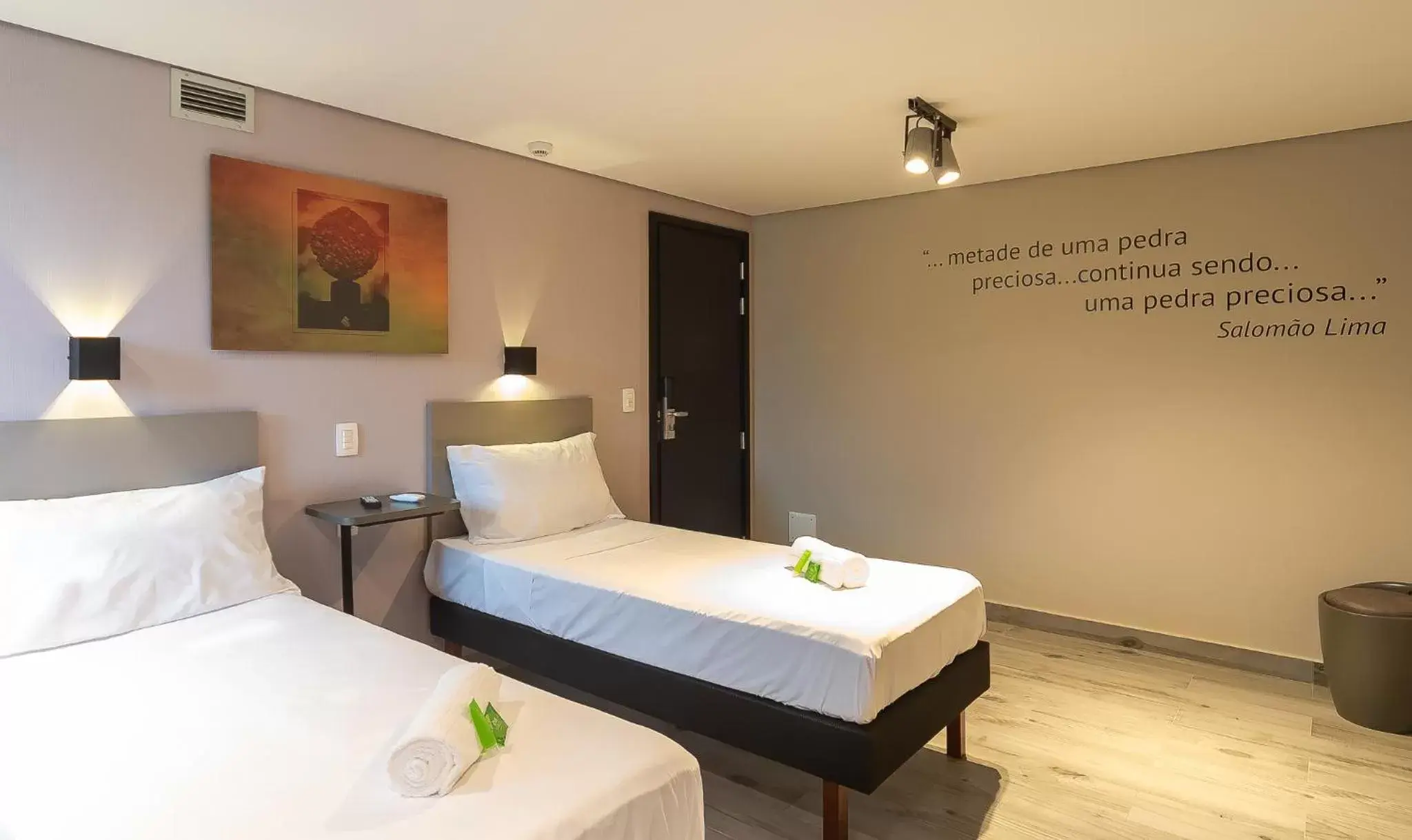 Photo of the whole room, Bed in Íbis Styles Itaúna Photo of the whole room, Bed in Íbis Styles Itaúna