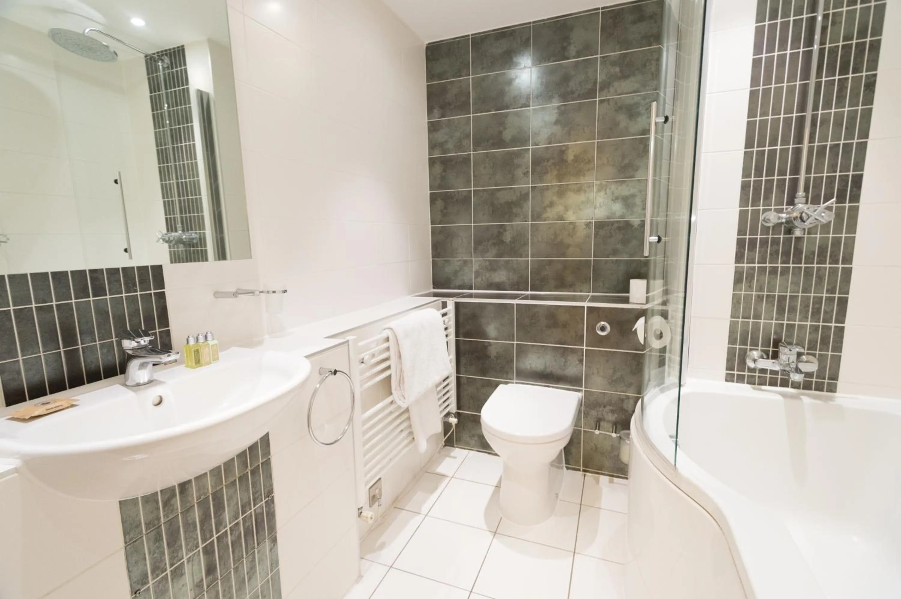 Bathroom in SACO Holborn – Lamb’s Conduit St