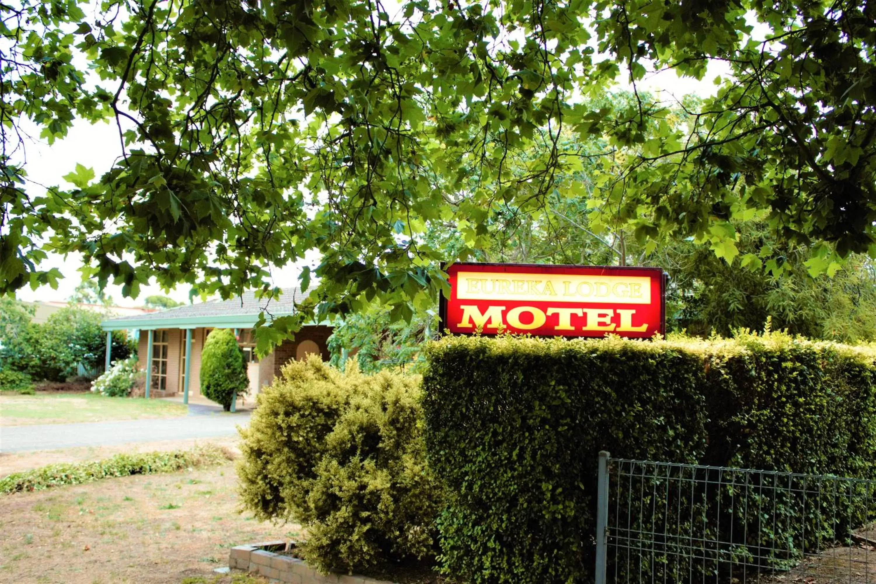 Property logo or sign, Property Building in Ballarat Eureka Lodge Motel