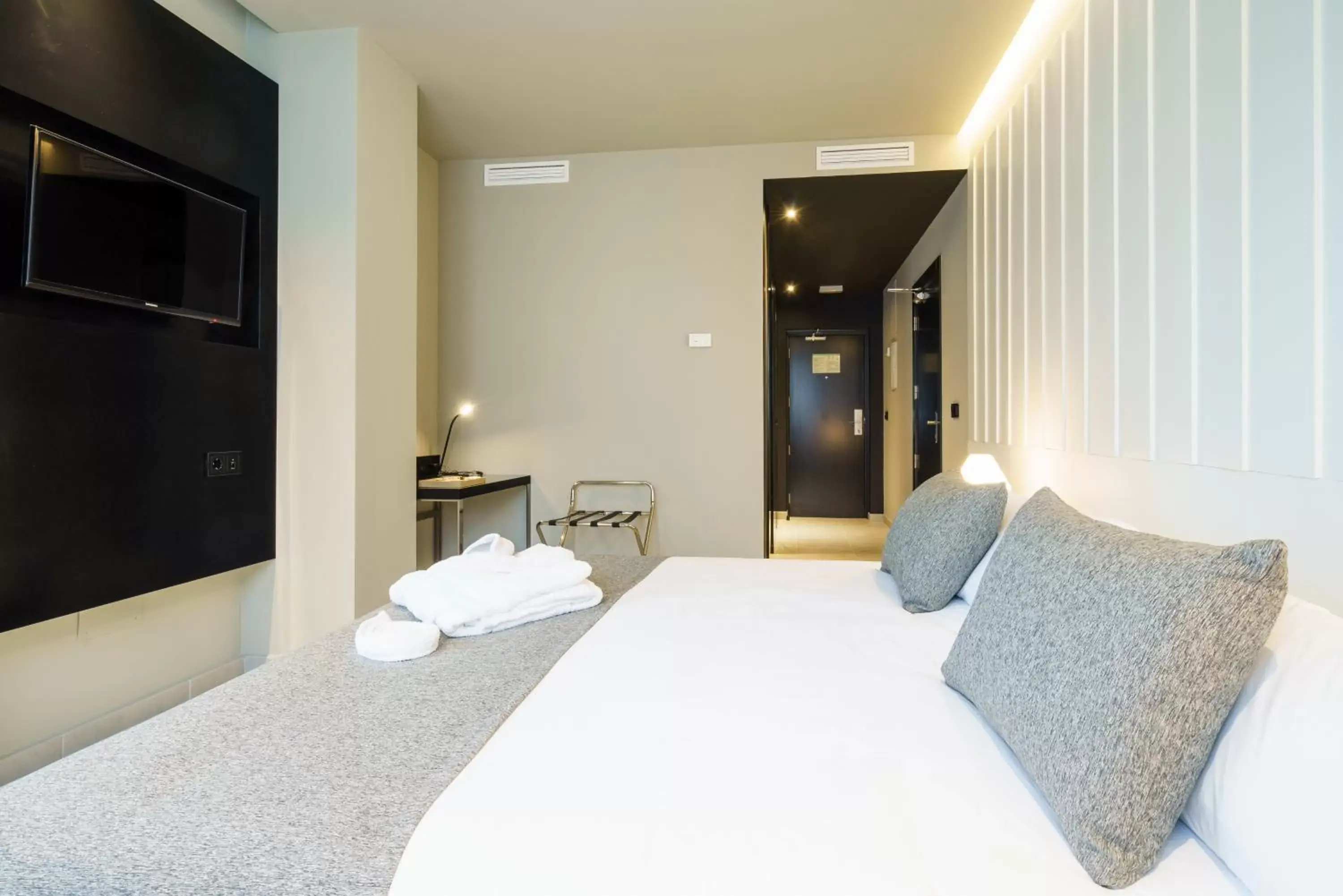 Photo of the whole room, Bed in Costa del Sol Torremolinos Hotel
