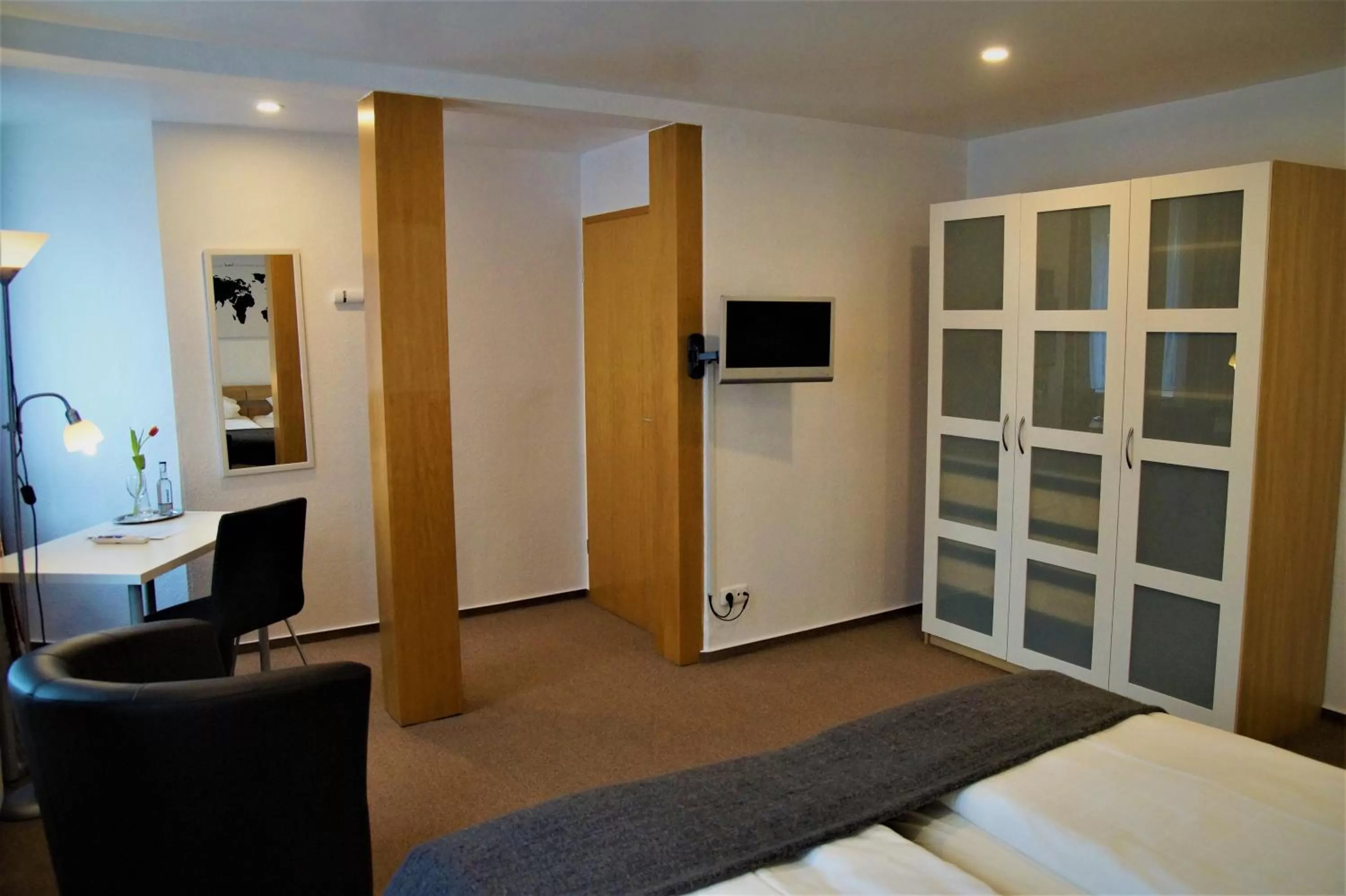 Photo of the whole room, Bed in Bei Meier`s zum weißen Roß