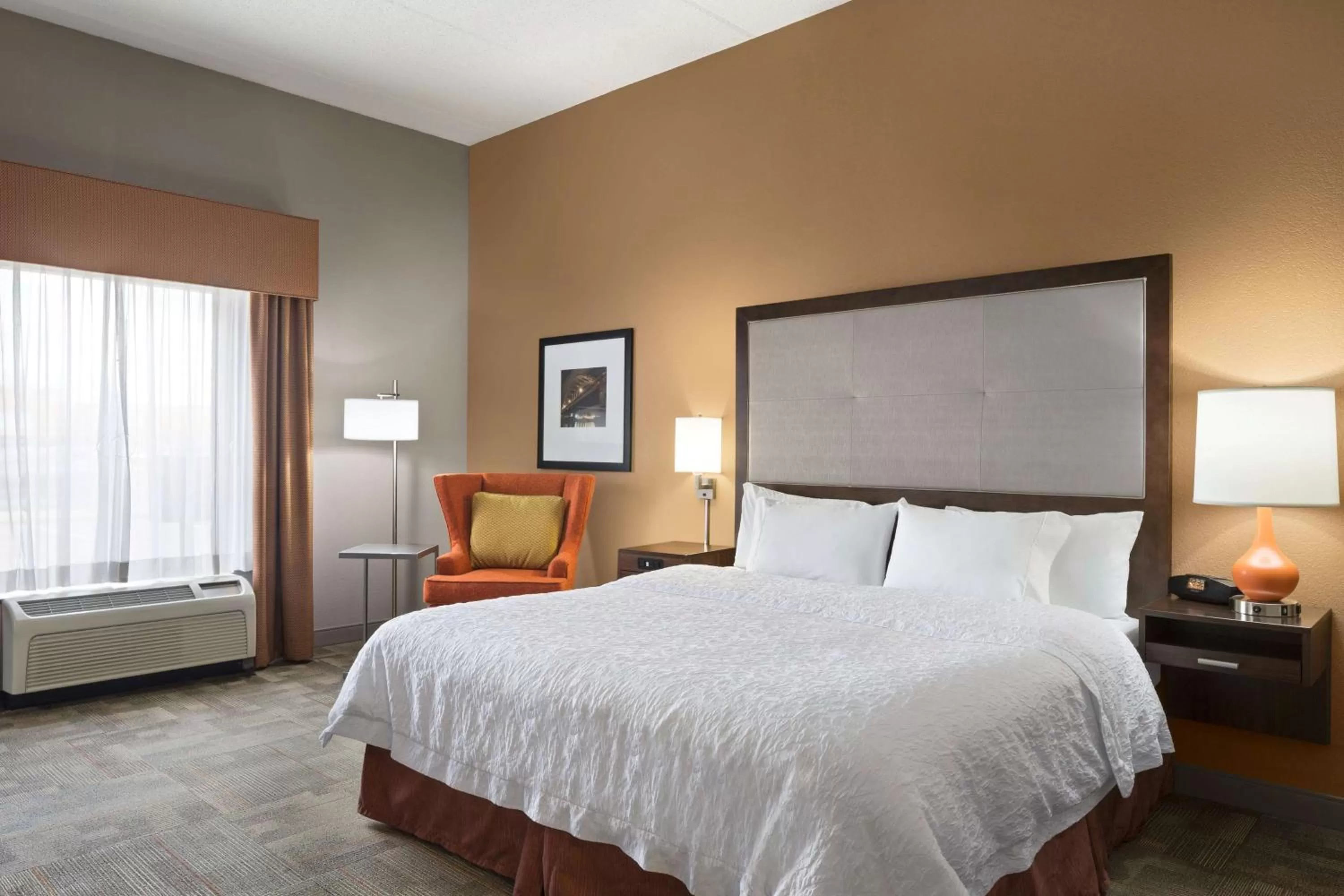 Bed in Hampton Inn Pell City