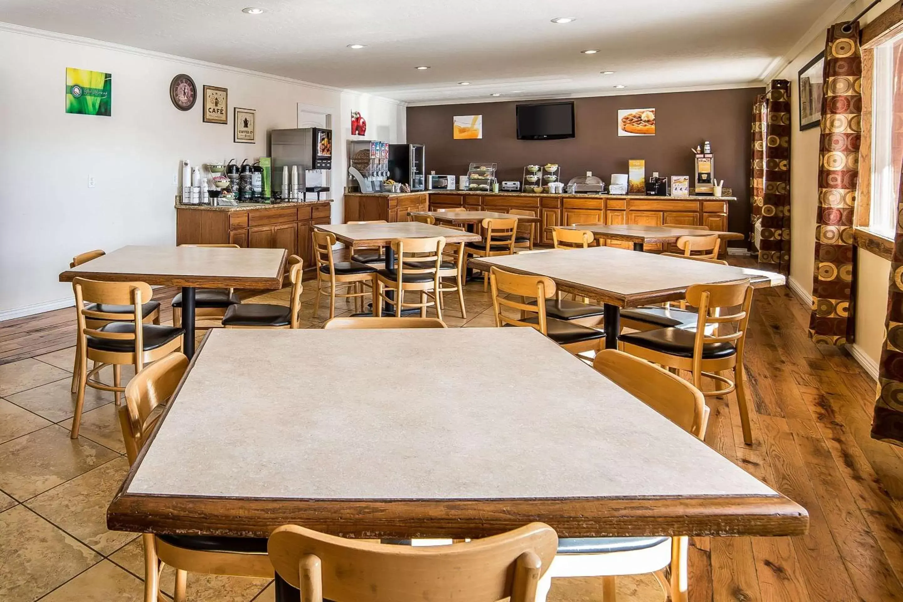 Restaurant/Places to Eat in Quality Inn Evanston near Wyoming Downs