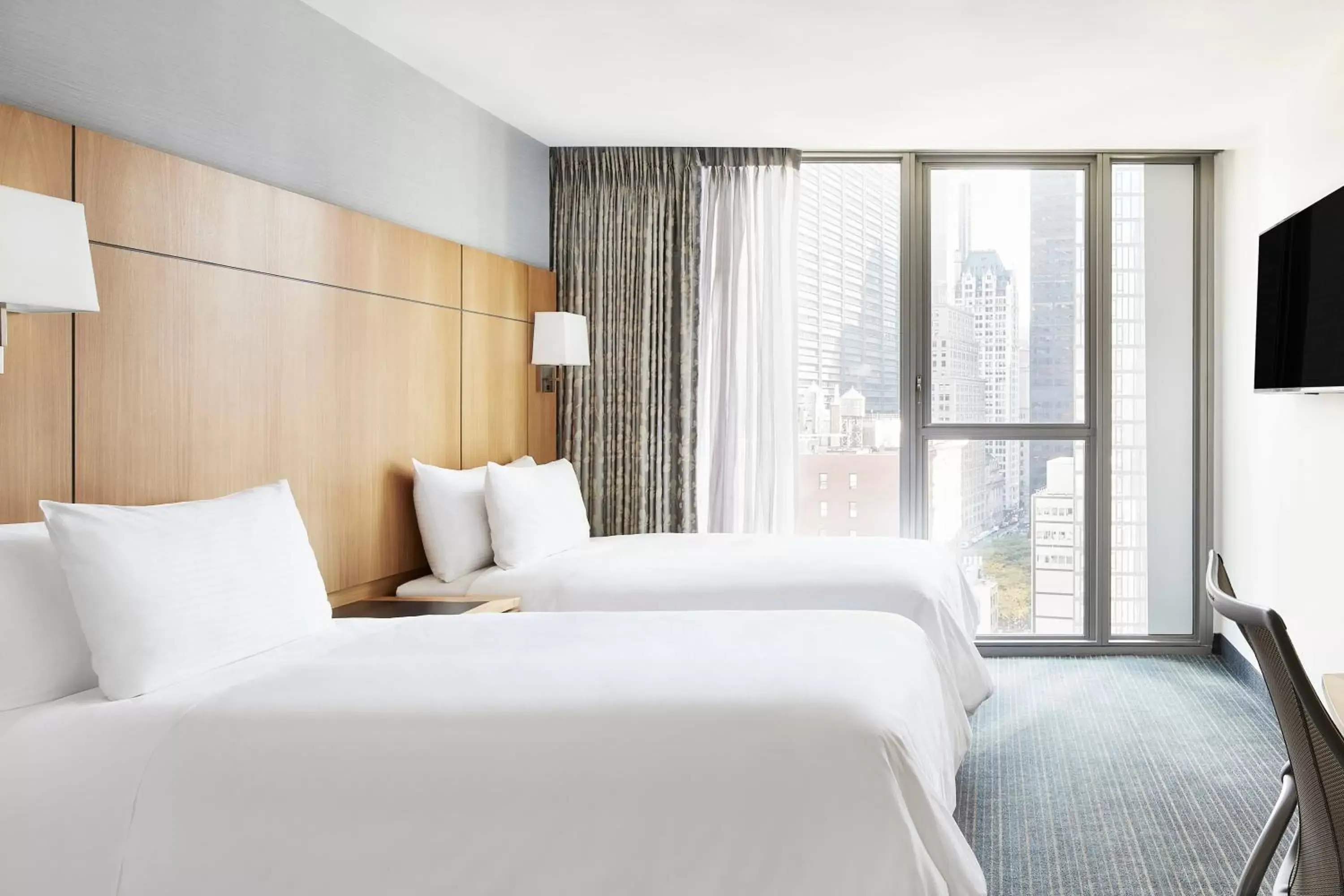 Photo of the whole room, Bed in Club Quarters Hotel World Trade Center, New York