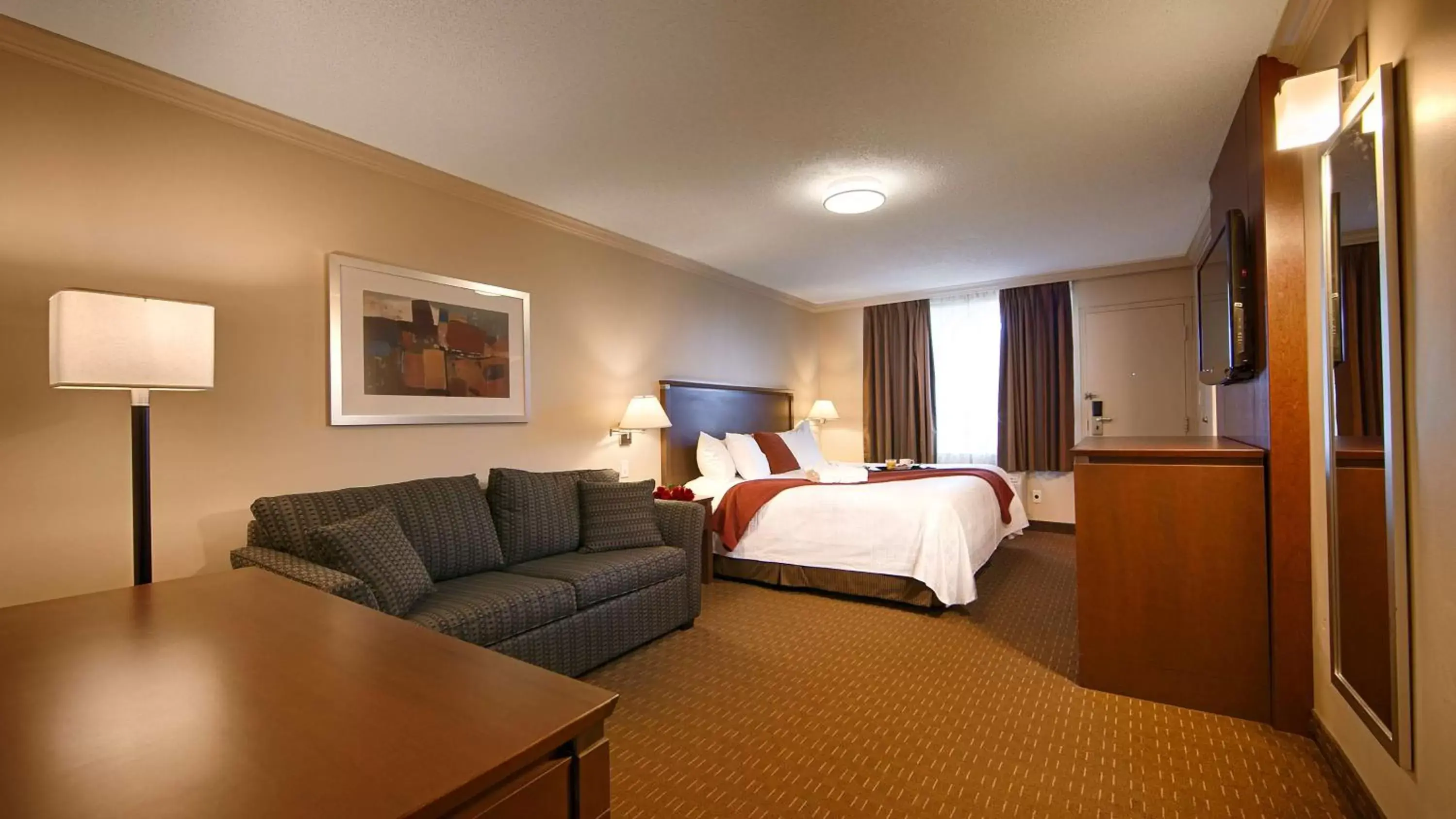 King Suite - Non-Smoking in Best Western Plus Guildwood Inn