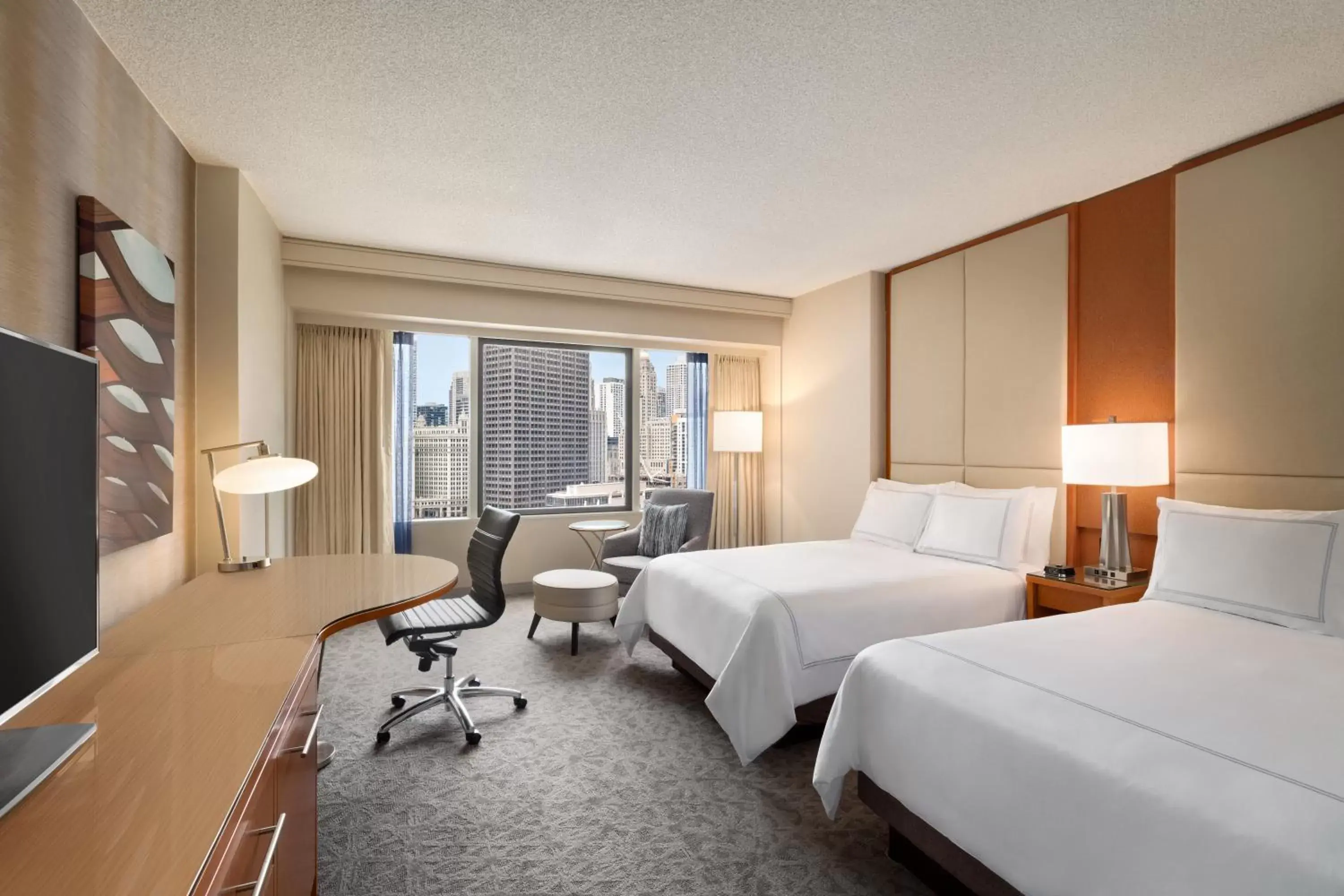 Photo of the whole room in Swissotel Chicago