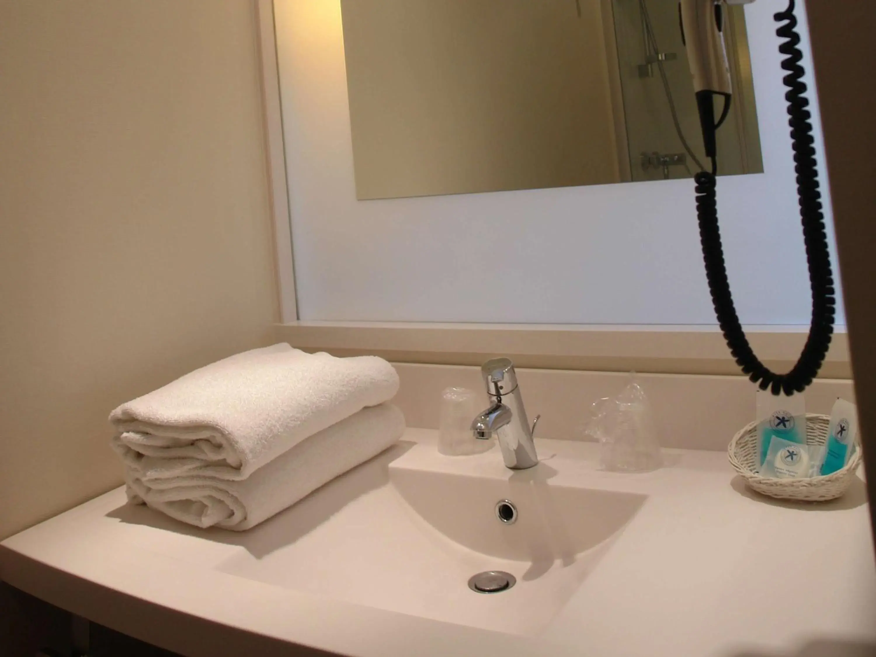Photo of the whole room in ibis Styles Chinon Photo of the whole room in ibis Styles Chinon