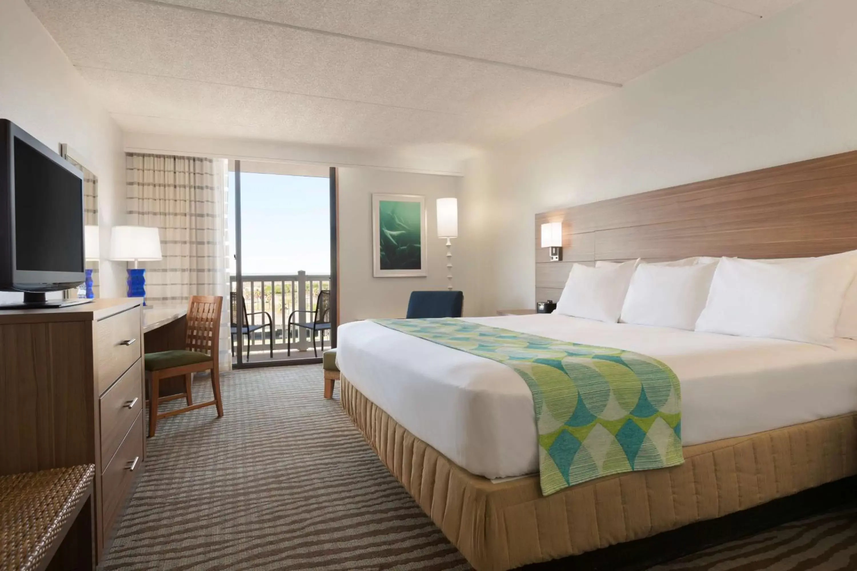 Balcony/Terrace, Bed in DoubleTree by Hilton Corpus Christi Beachfront