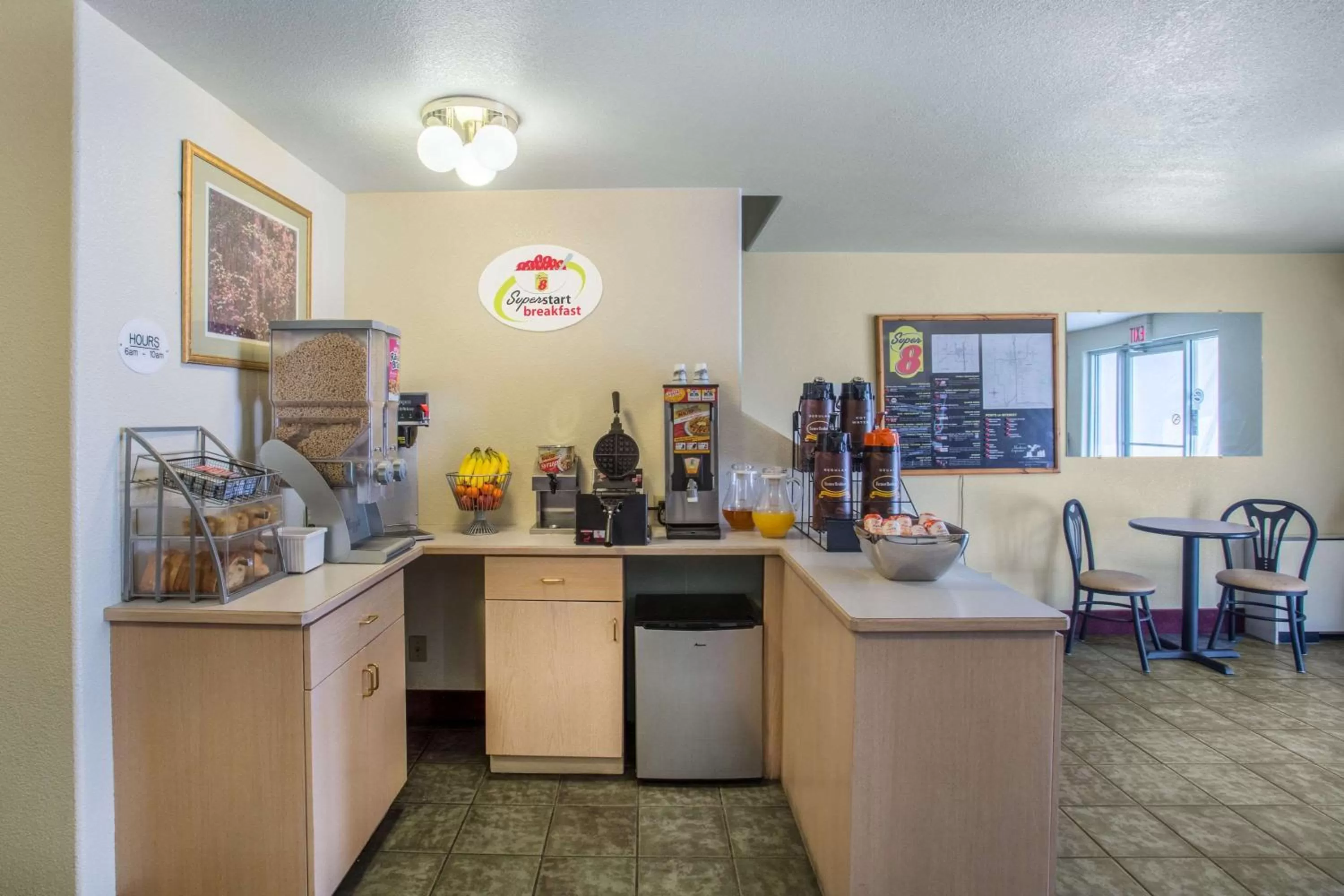 Restaurant/places to eat in Super 8 by Wyndham Hamilton