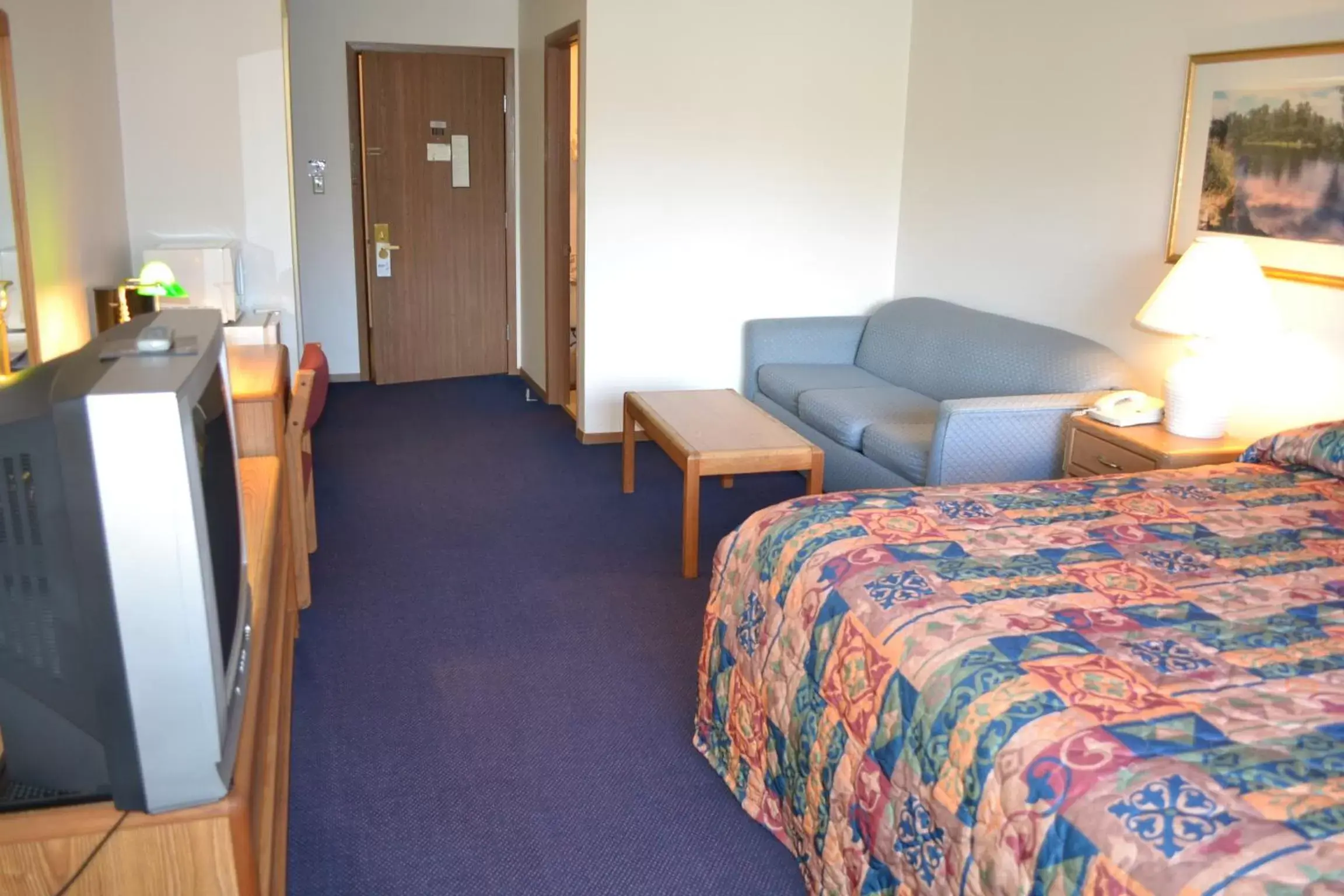 Seating Area in Sky Lodge Inn & Suites - Delavan