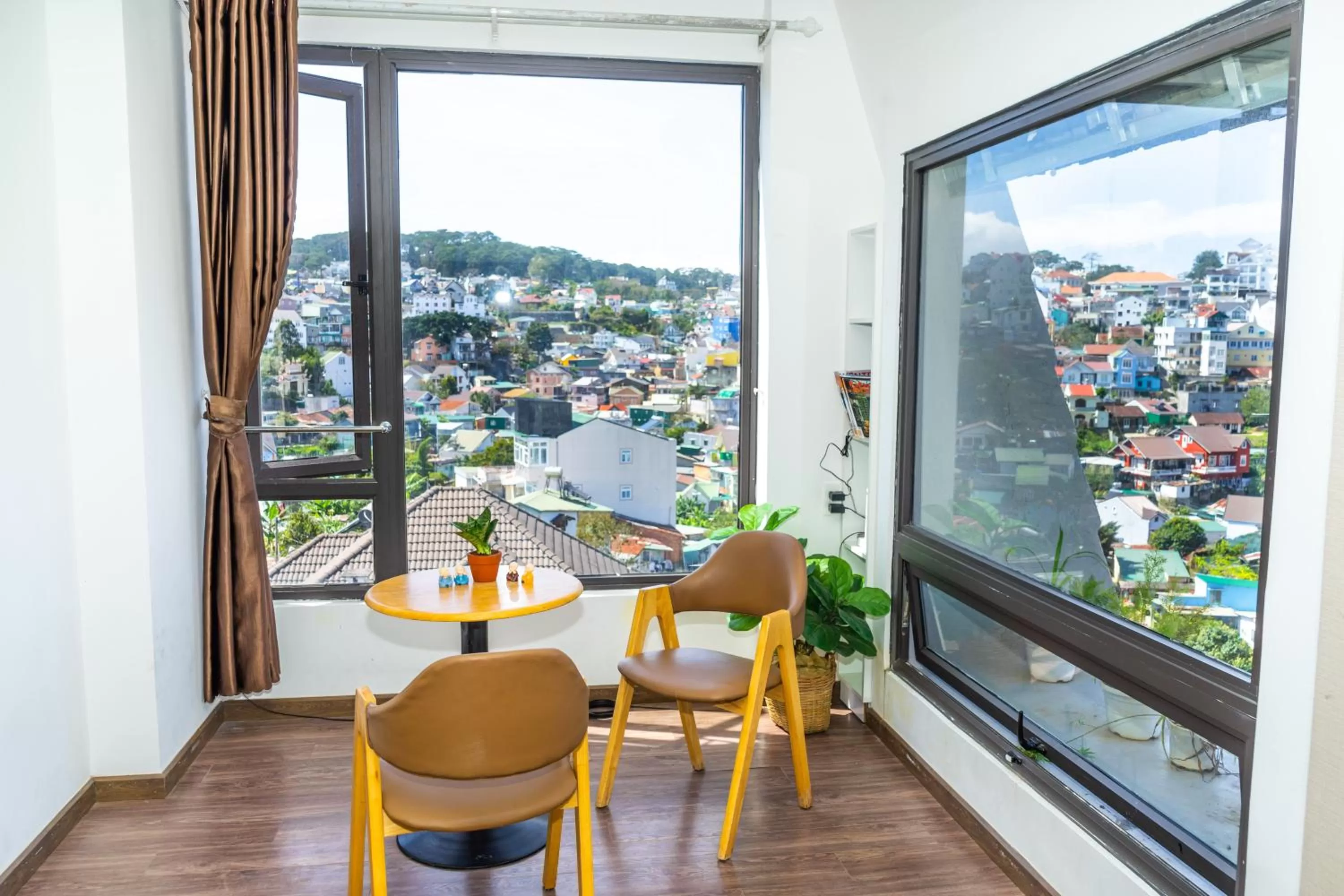 Seating area in Ngàn Phố Studio & Love Hotel