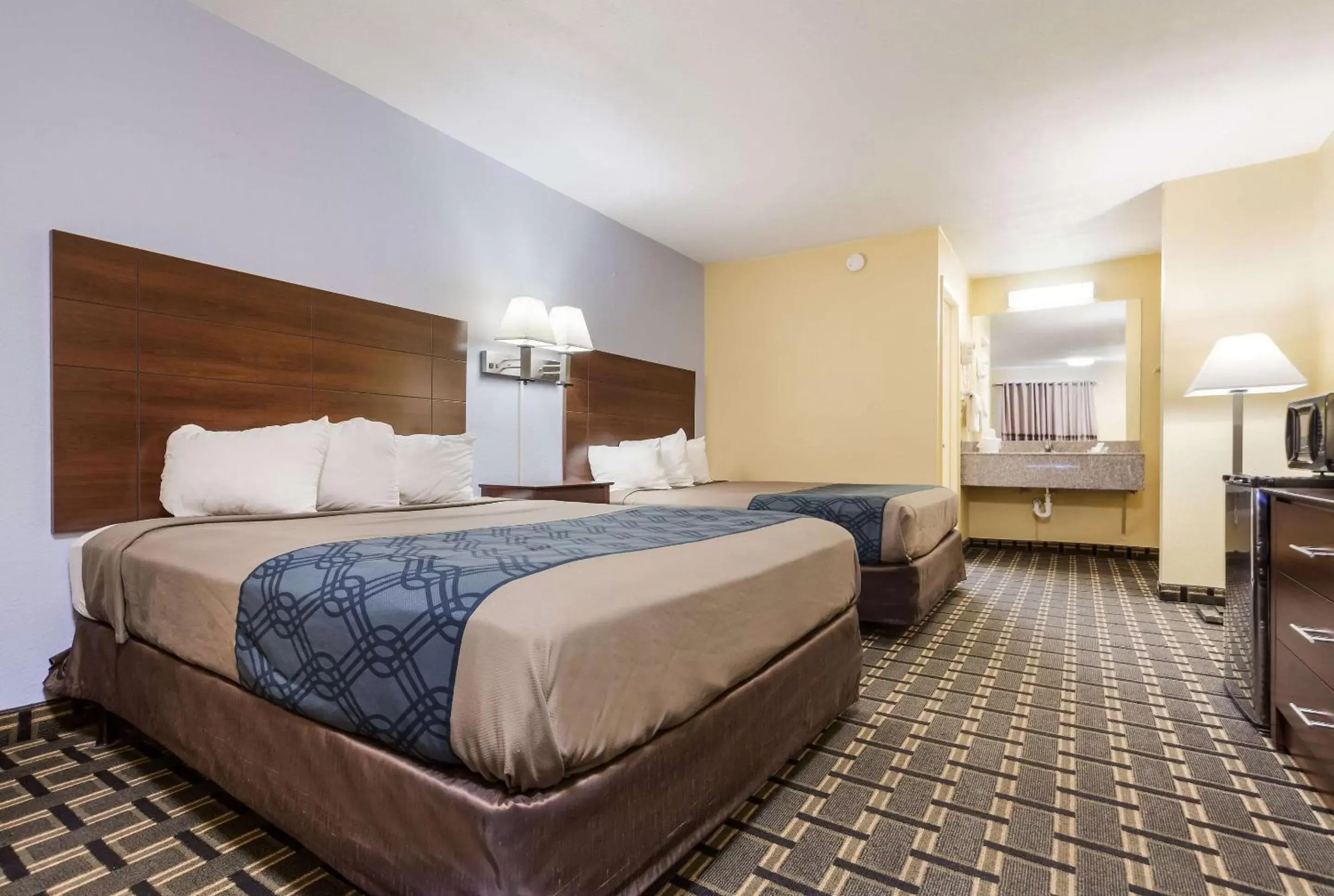 Photo of the whole room, Bed in Rodeway Inn University District Photo of the whole room, Bed in Rodeway Inn University District