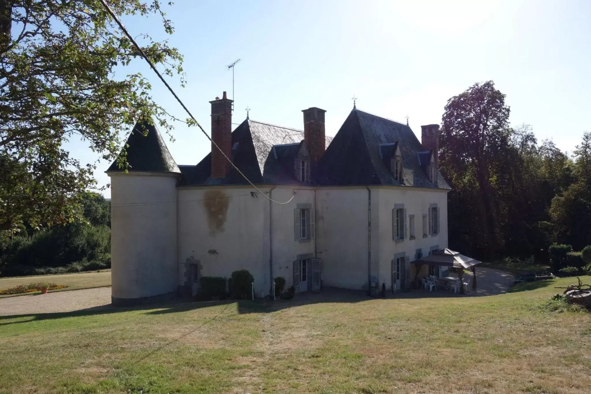 Property Building in Château de La Ville-Huë